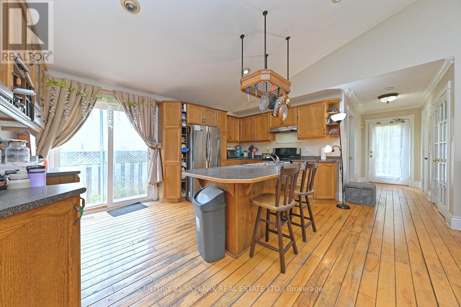 1922 DALHOUSIE CRESCENT - 12