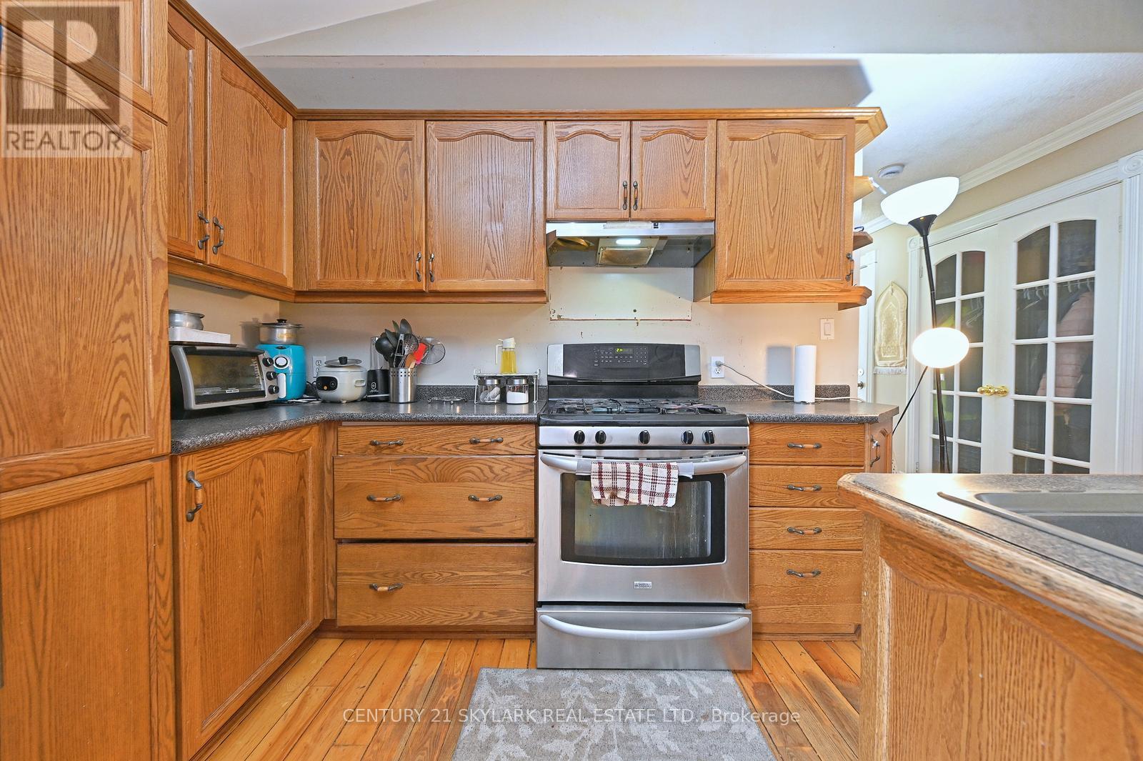 1922 DALHOUSIE CRESCENT - 13