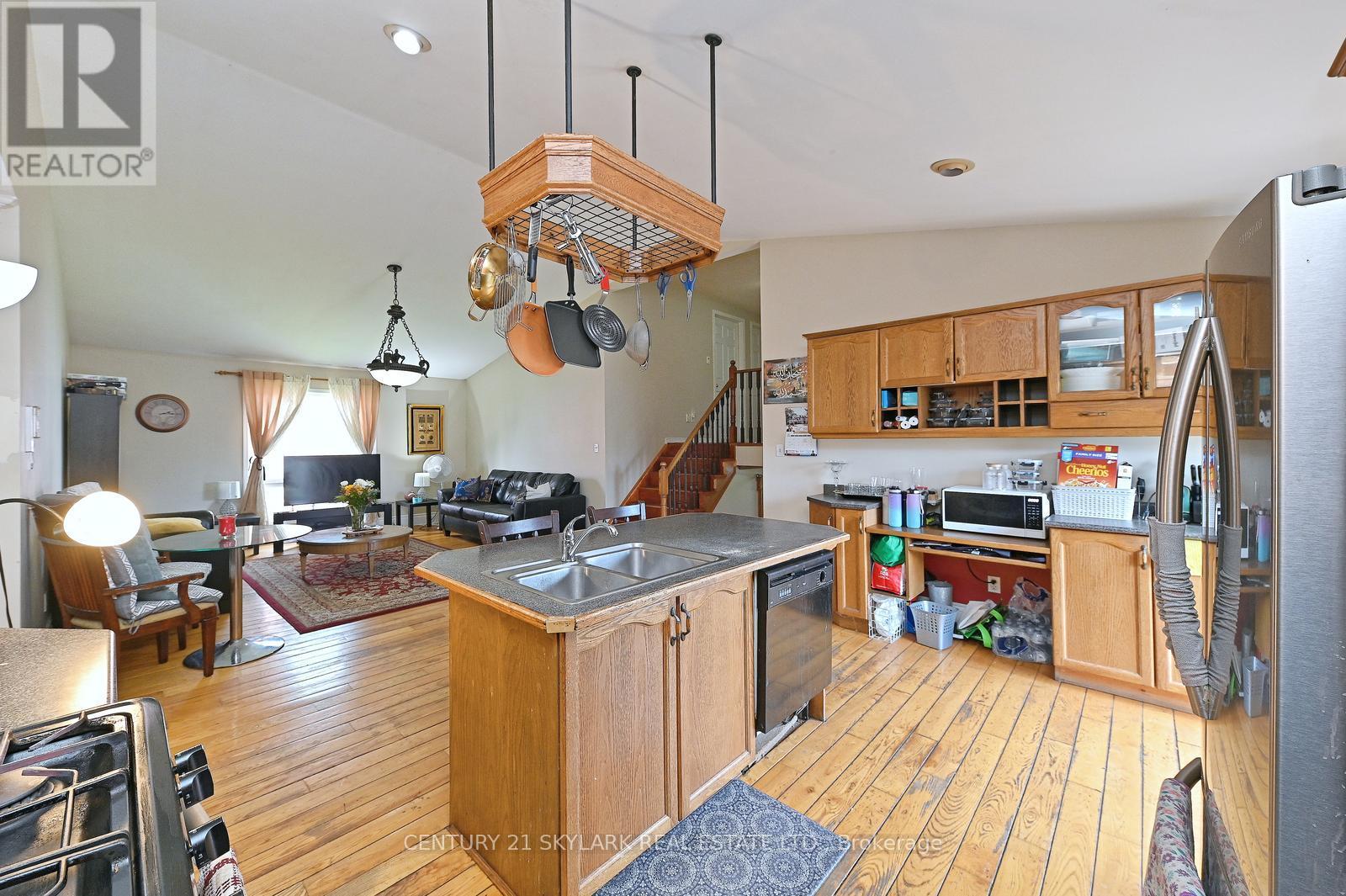 1922 DALHOUSIE CRESCENT - 15