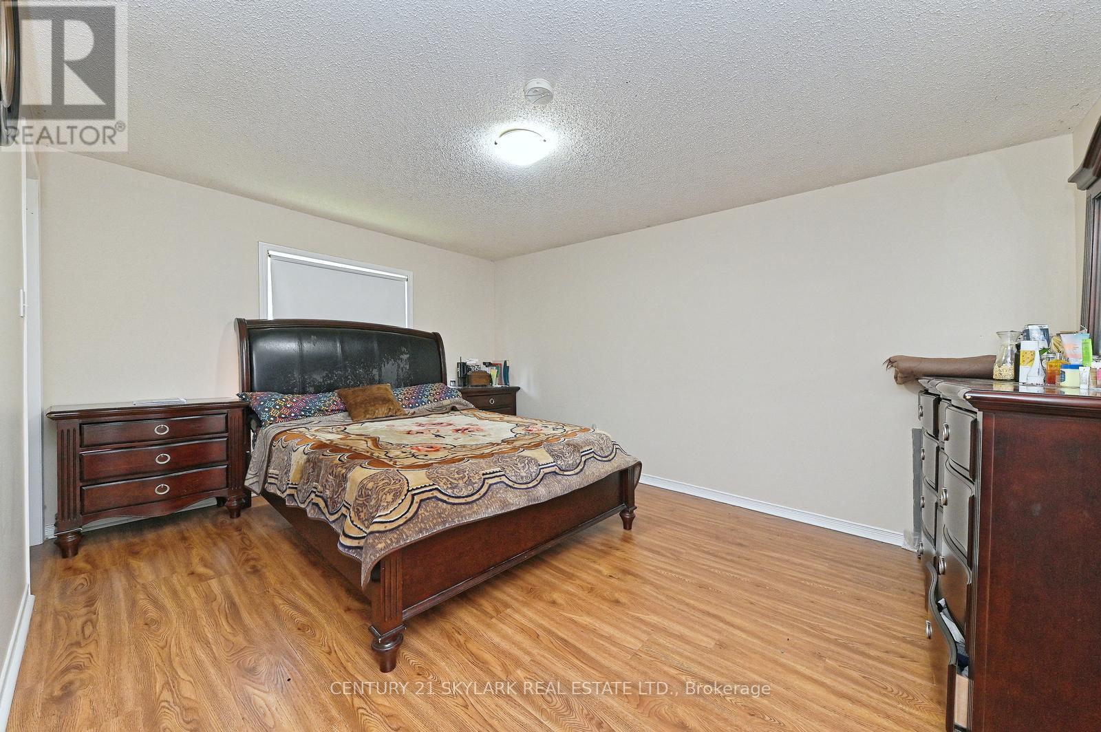 1922 DALHOUSIE CRESCENT - 22