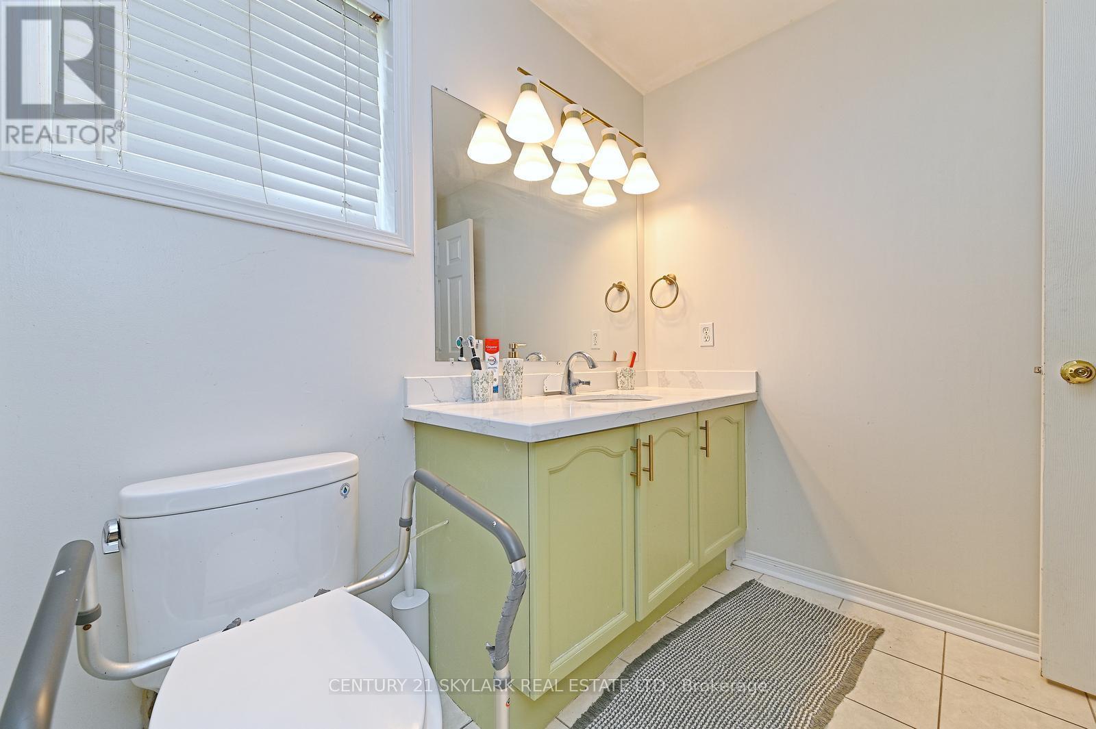 1922 DALHOUSIE CRESCENT - 31