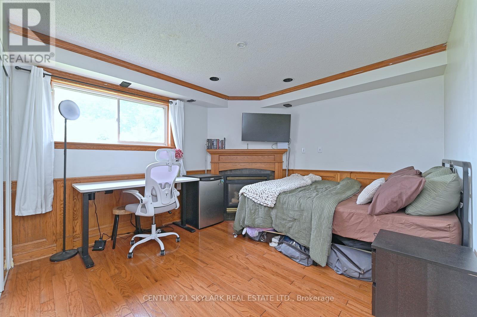 1922 DALHOUSIE CRESCENT - 34