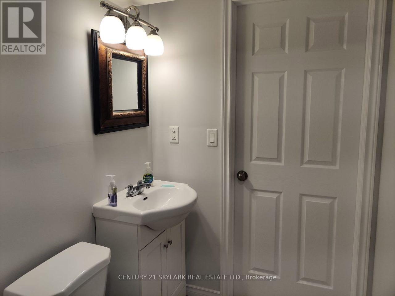1922 DALHOUSIE CRESCENT - 47