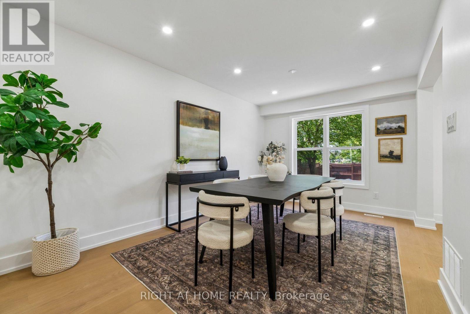 16 IAN FLEMING CRESCENT - 13