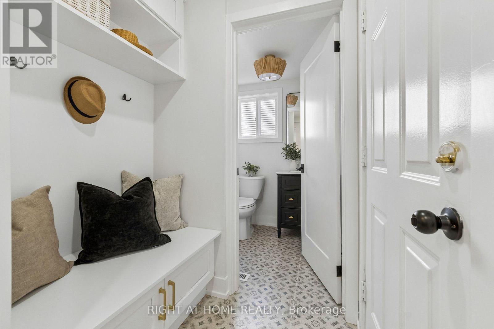 16 IAN FLEMING CRESCENT - 21
