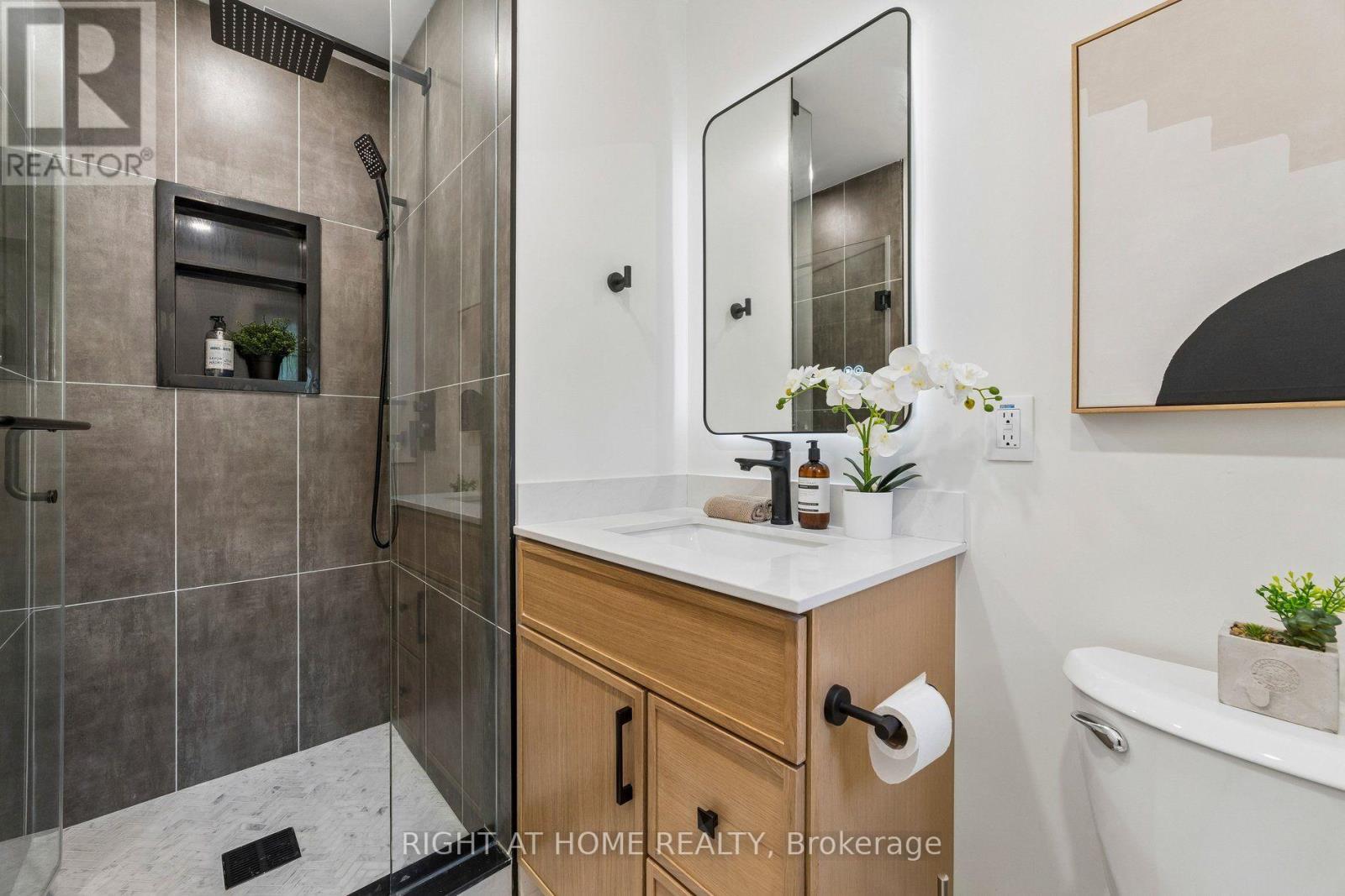 16 IAN FLEMING CRESCENT - 31