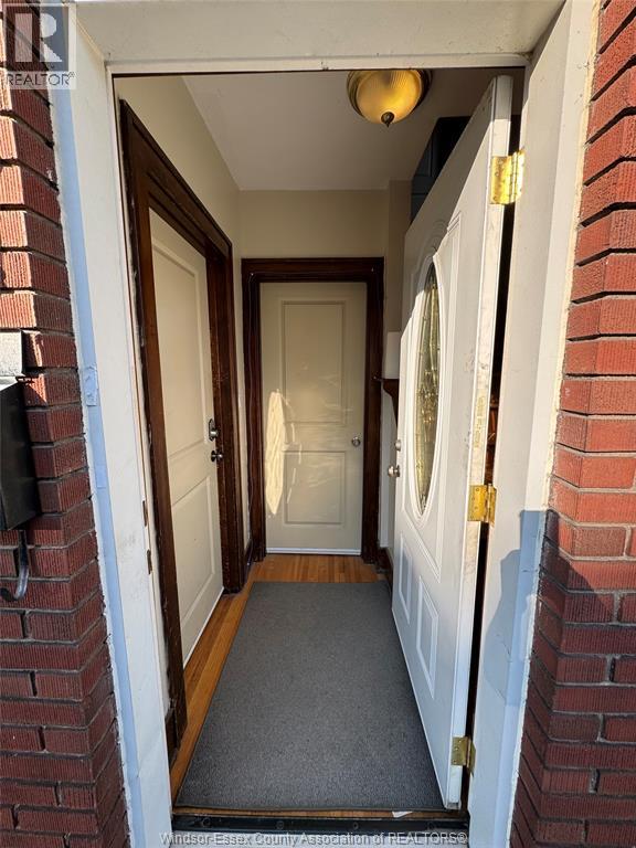 290 THOMPSON - Image 31