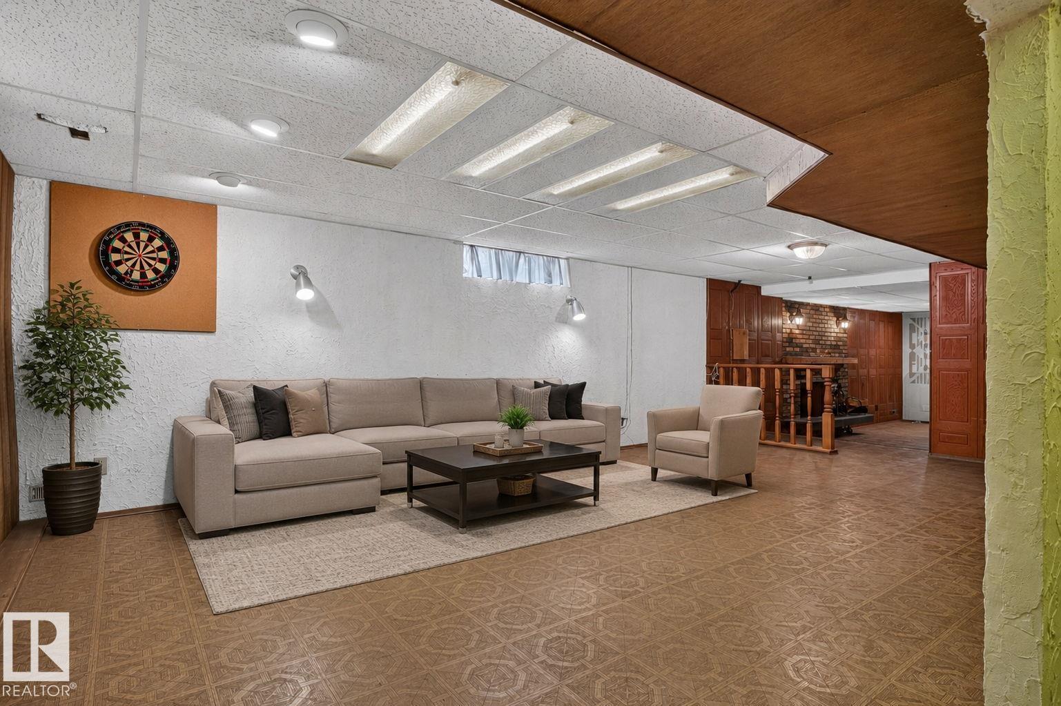 17206 111A ST NW - 52