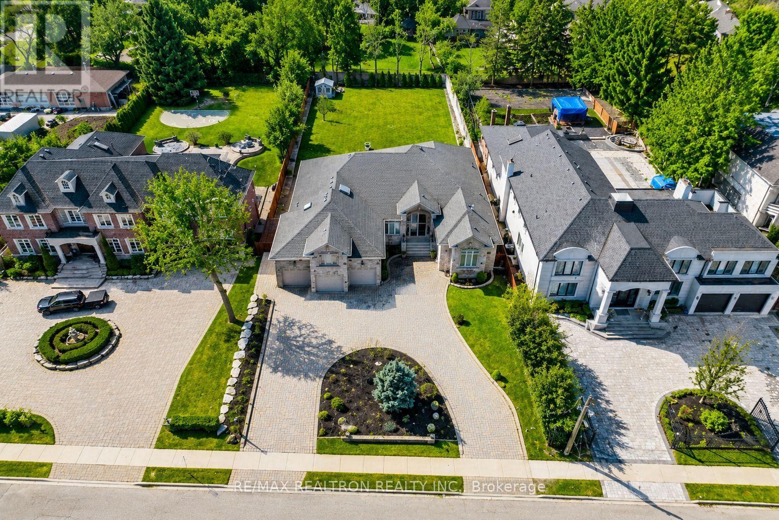 16 BOYLE DRIVE - 2