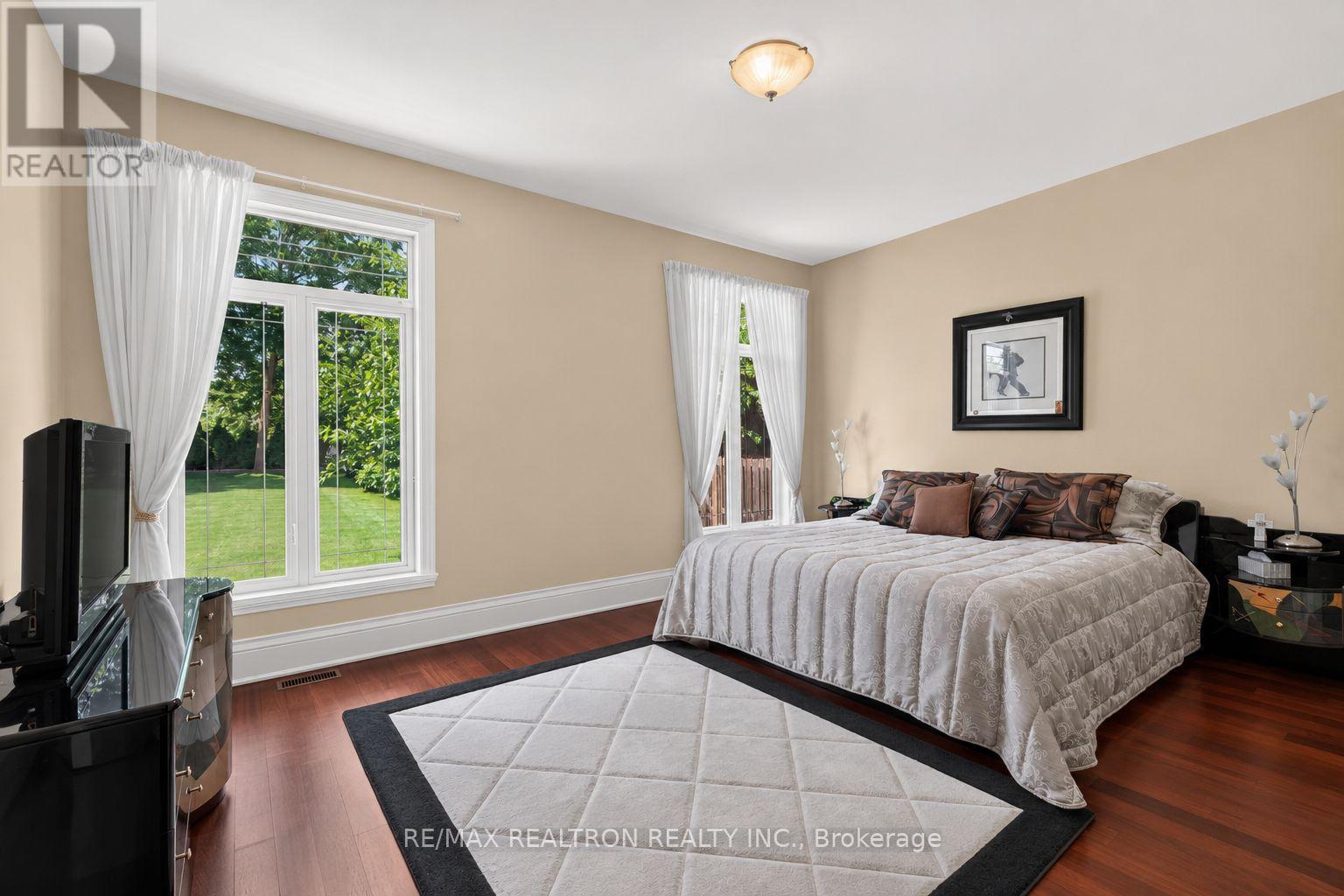 16 BOYLE DRIVE - 27