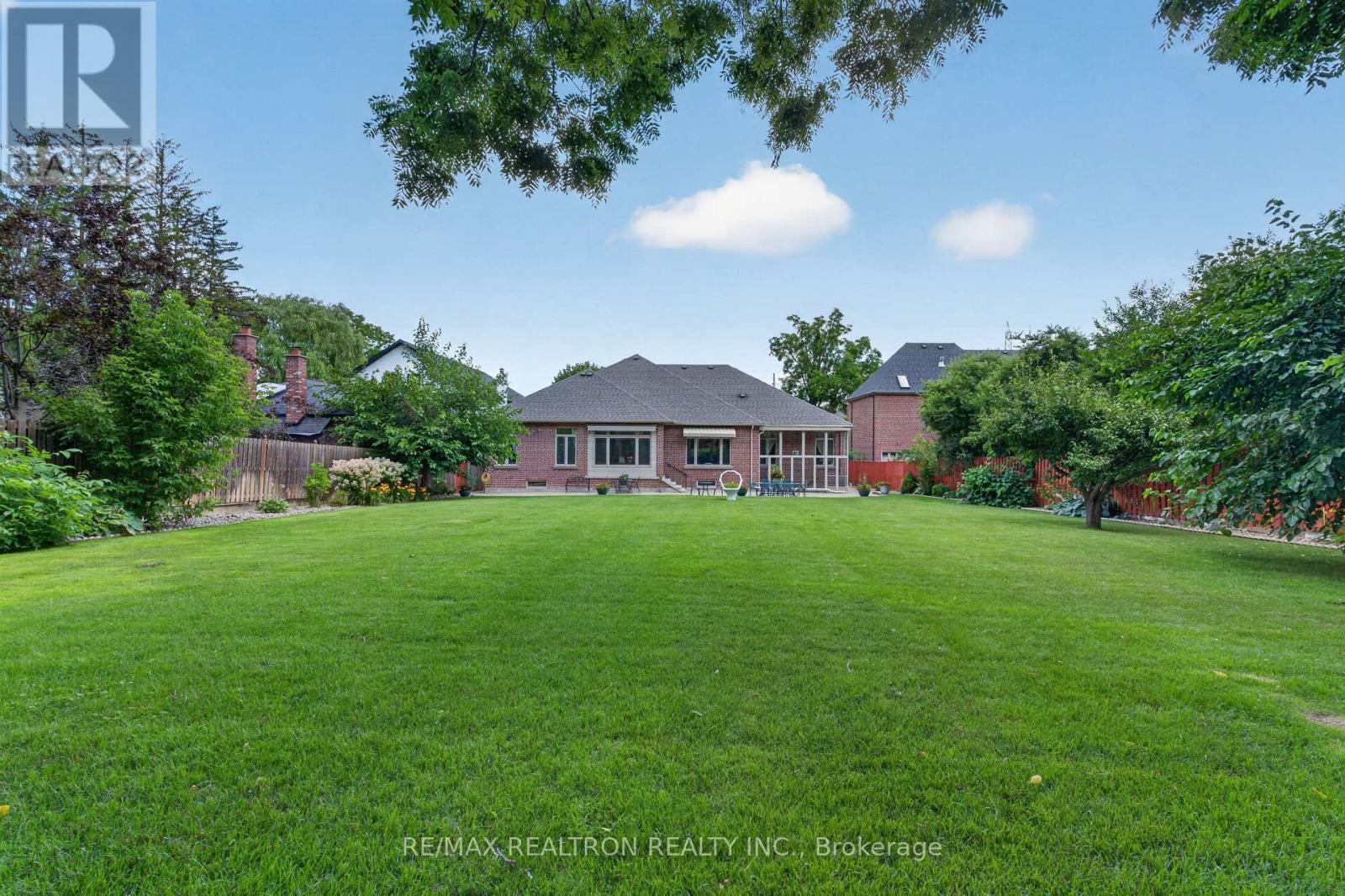 16 BOYLE DRIVE - 28