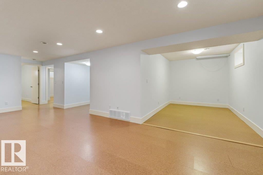 9711 146 ST NW - 27
