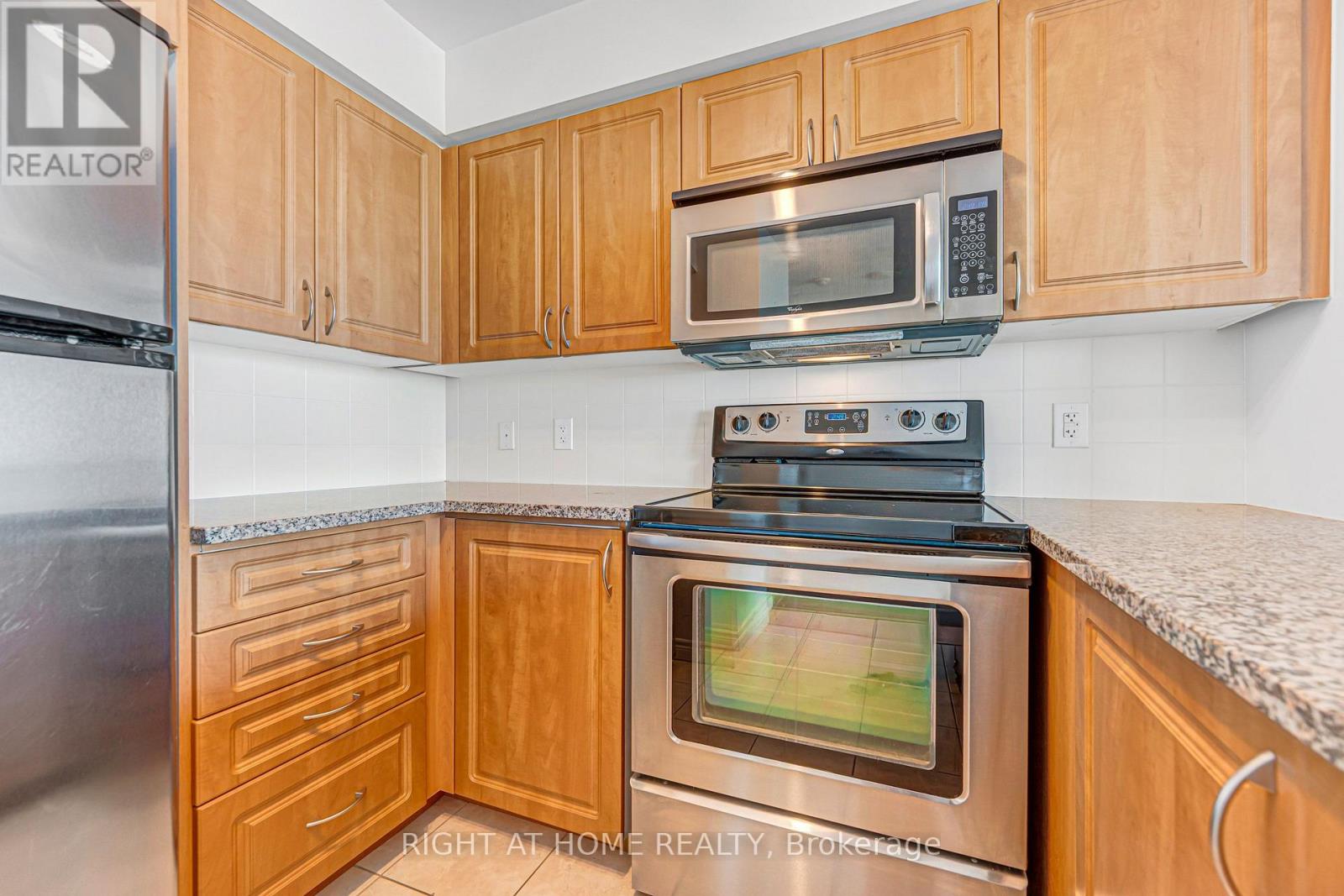 ##2902 208 ENFIELD PLACE - Image 14