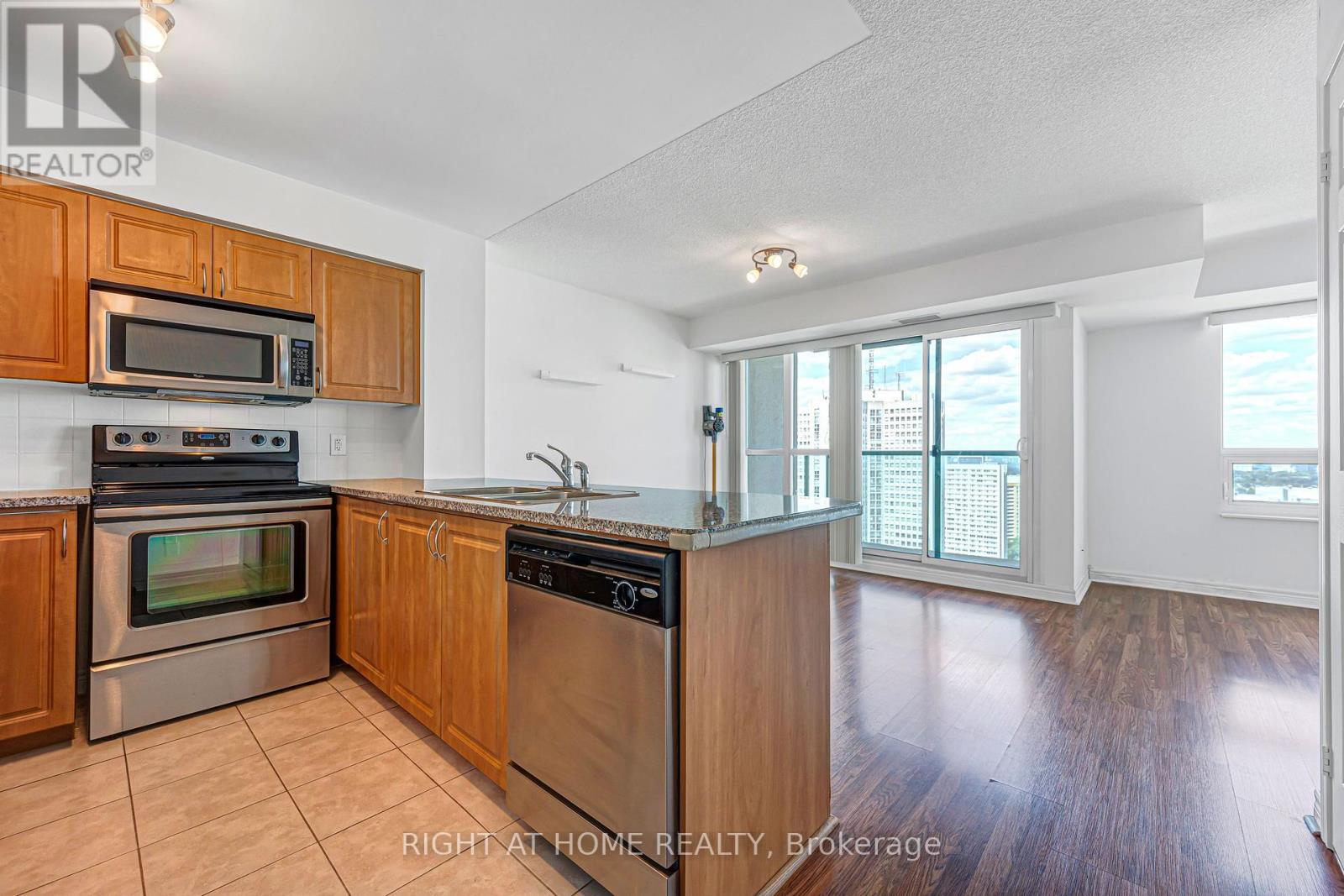 ##2902 208 ENFIELD PLACE - Image 17