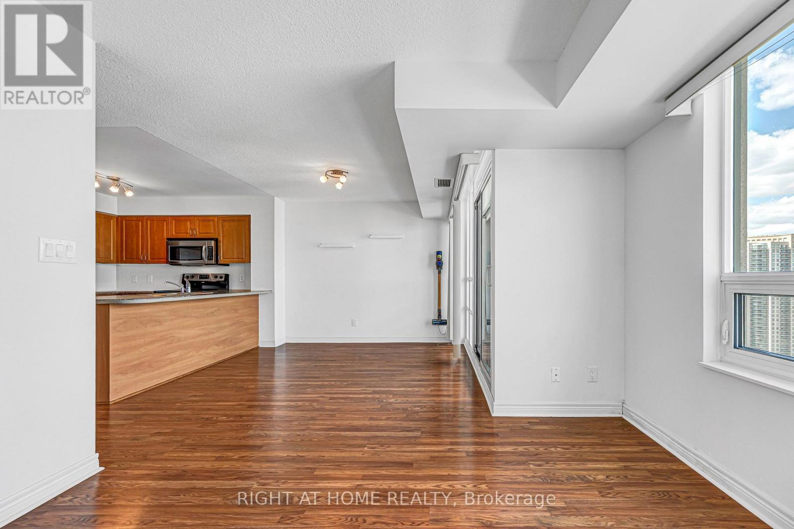##2902 208 ENFIELD PLACE - Image 32