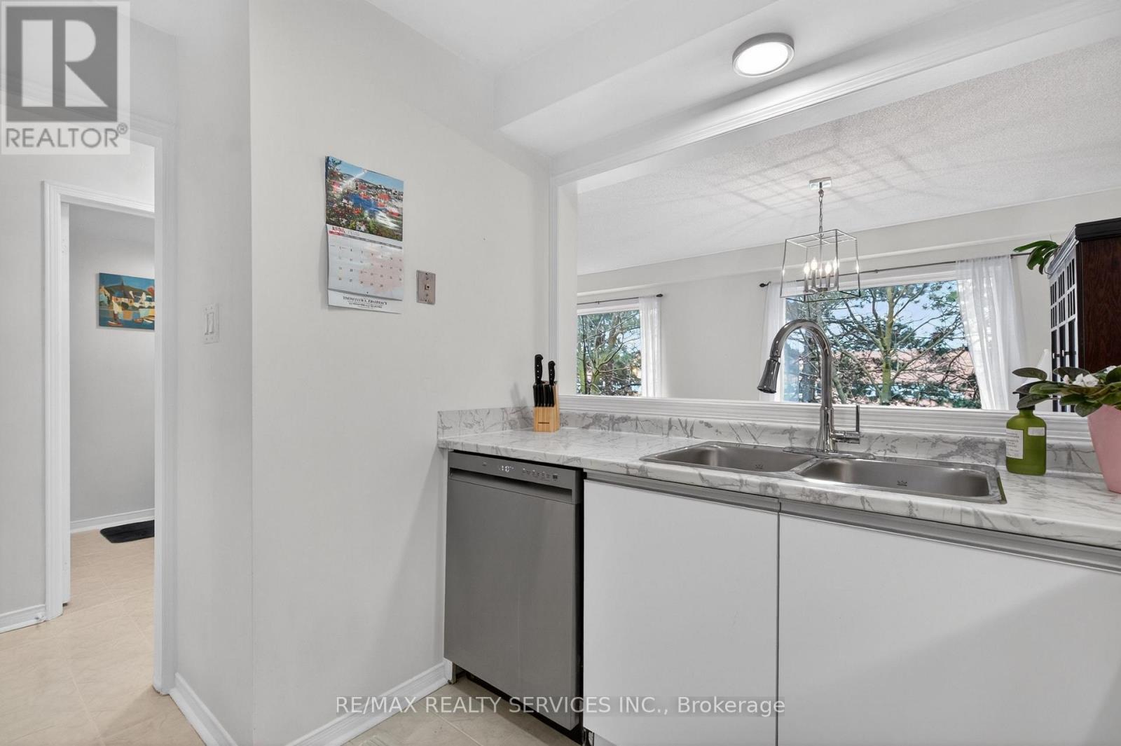 #26A 5205 GLEN ERIN DRIVE E - 39