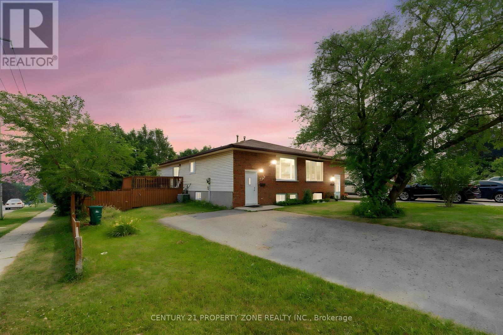 137 NICKOLAS CRESCENT - 1