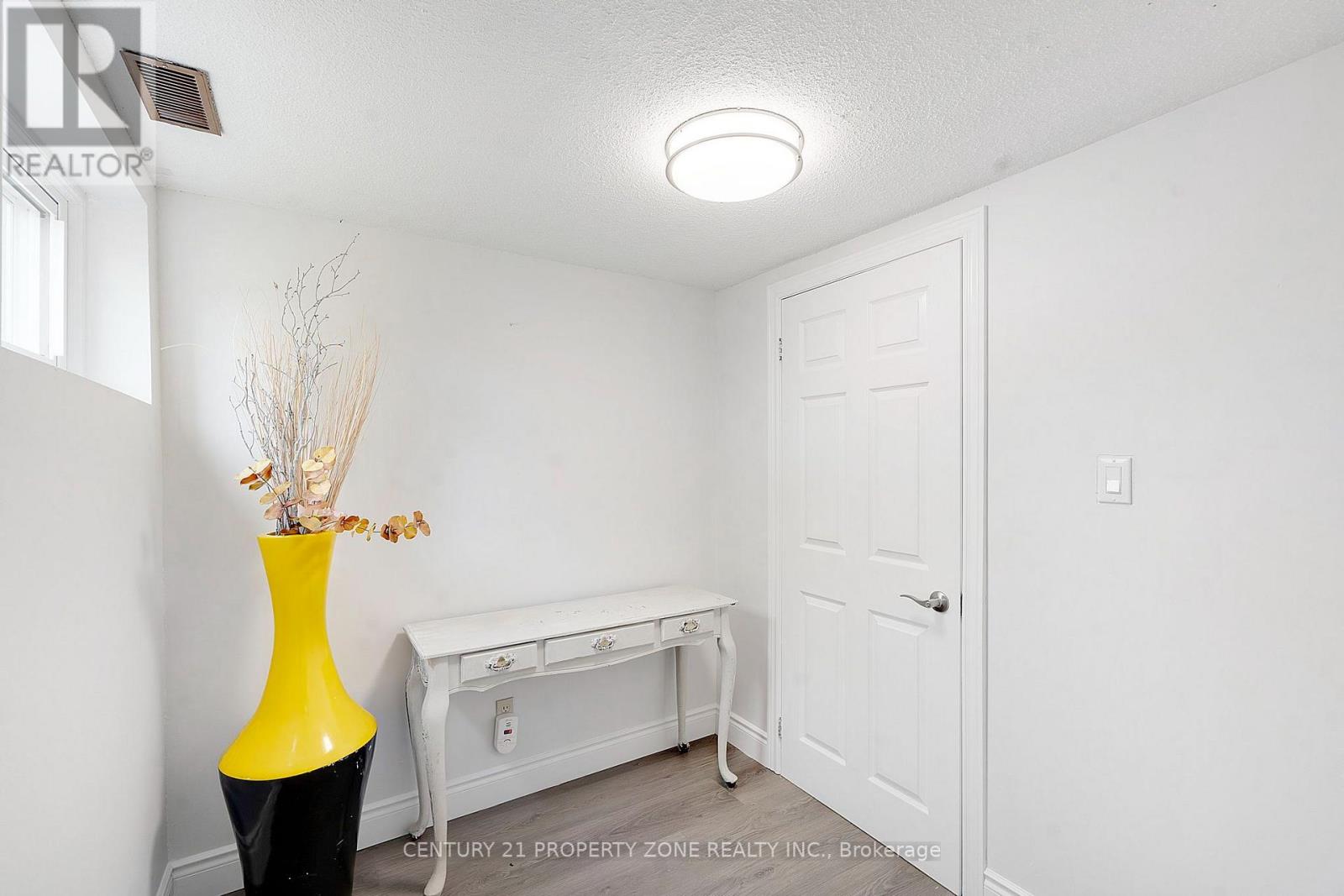 137 NICKOLAS CRESCENT - 22