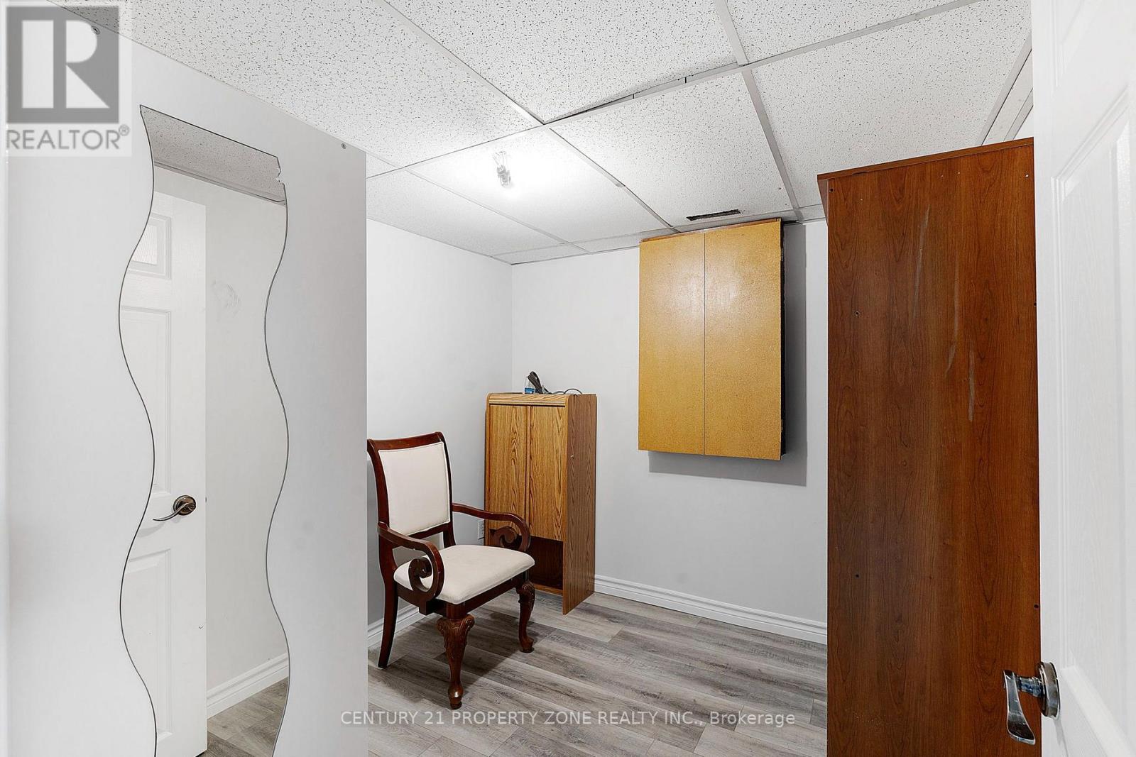 137 NICKOLAS CRESCENT - 25