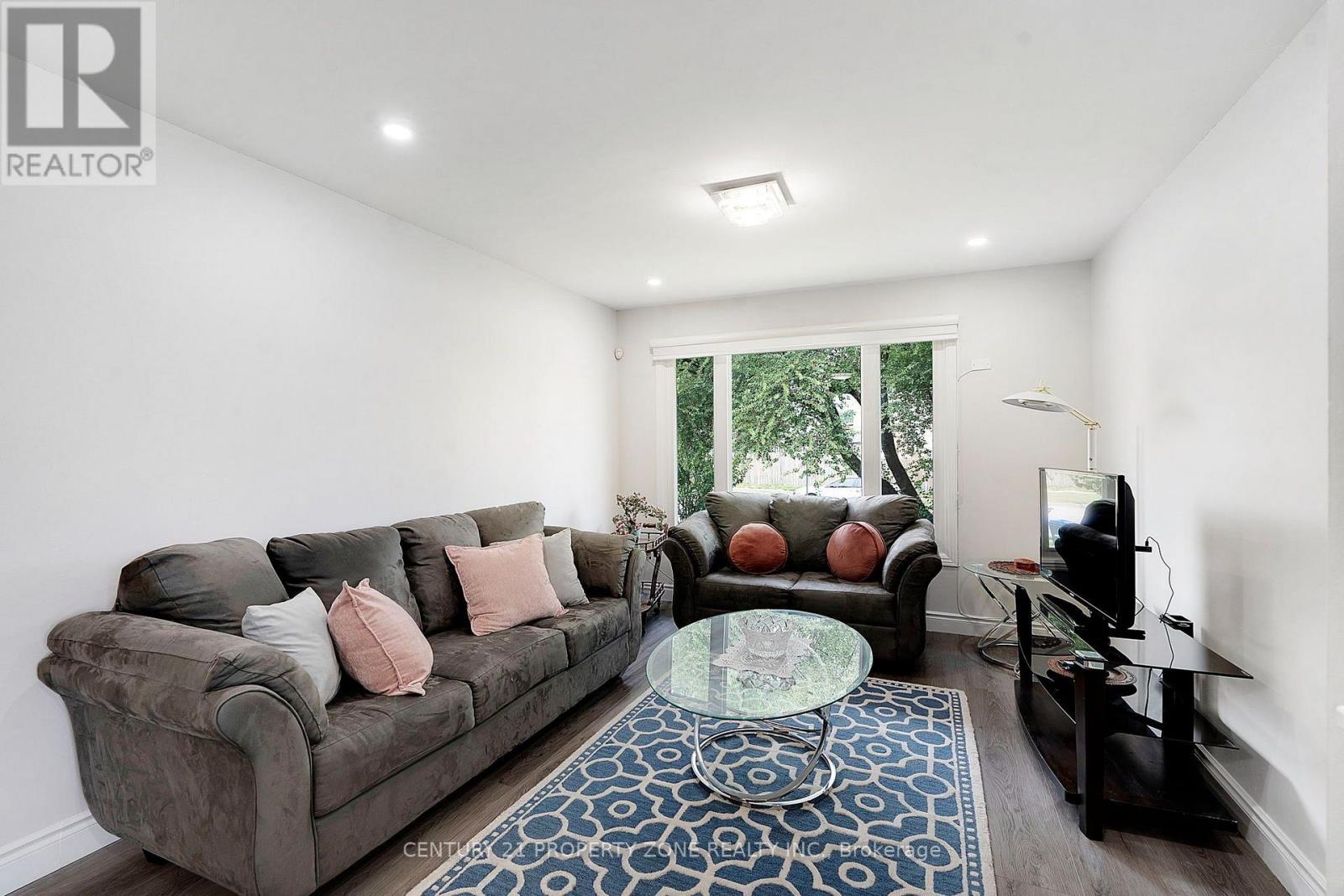 137 NICKOLAS CRESCENT - 8
