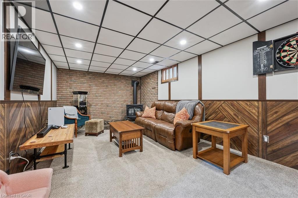 223 CARTER Avenue - Image 35