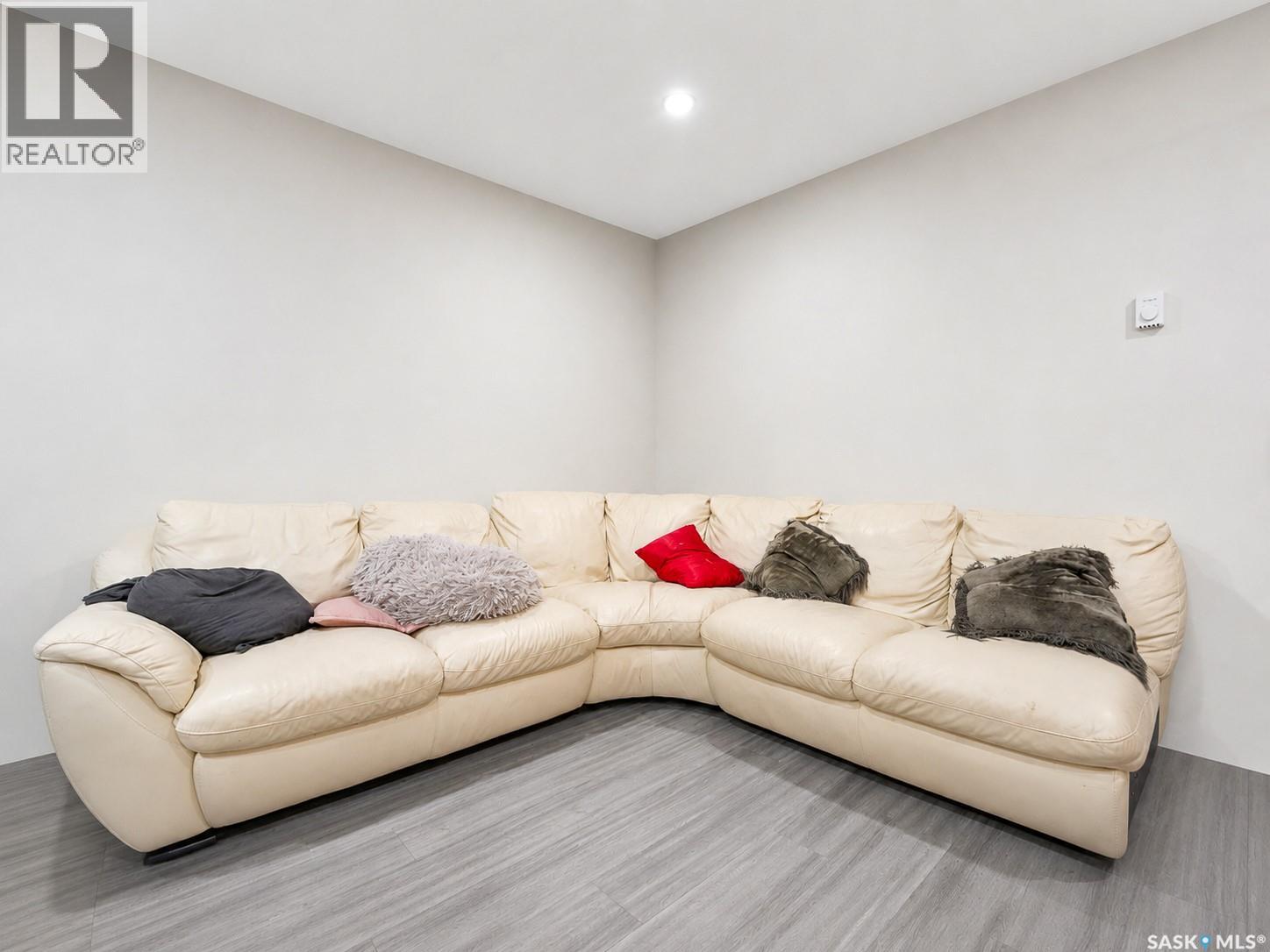 4438 Sheridan STREET - Image 21