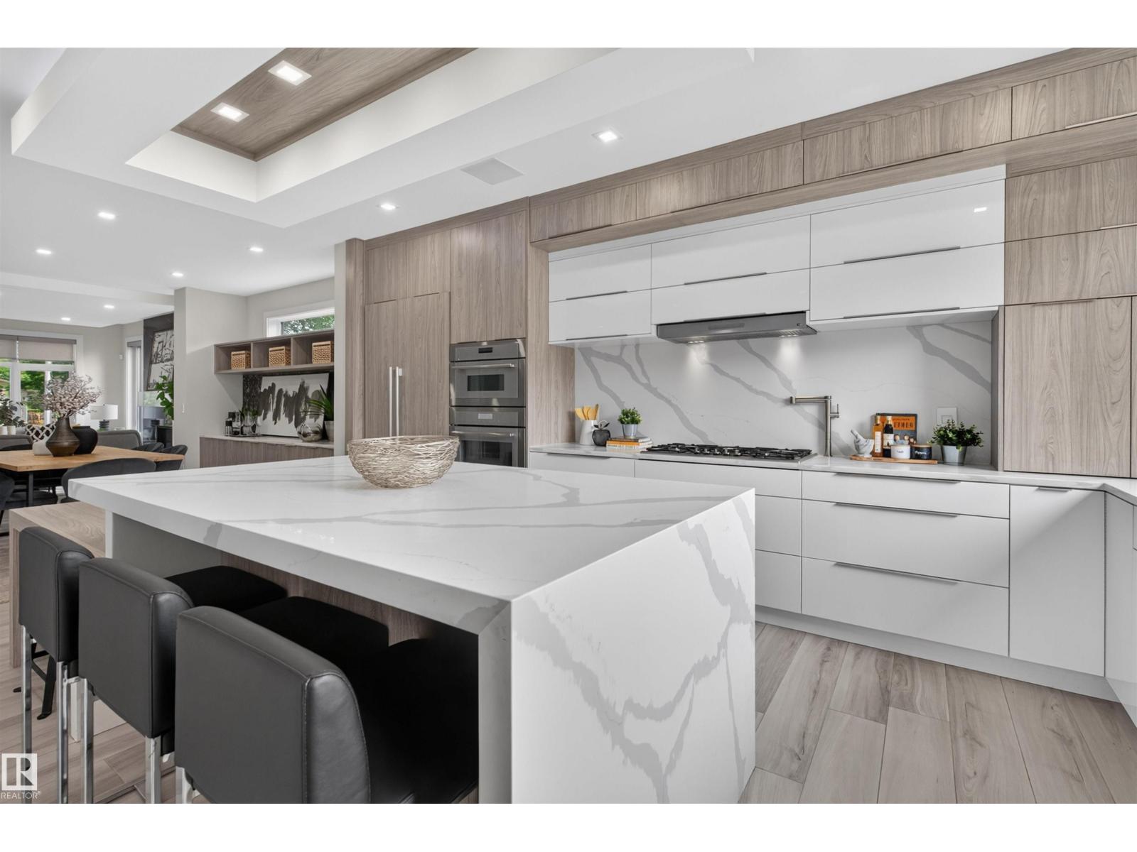 9741 90 AV NW - 14