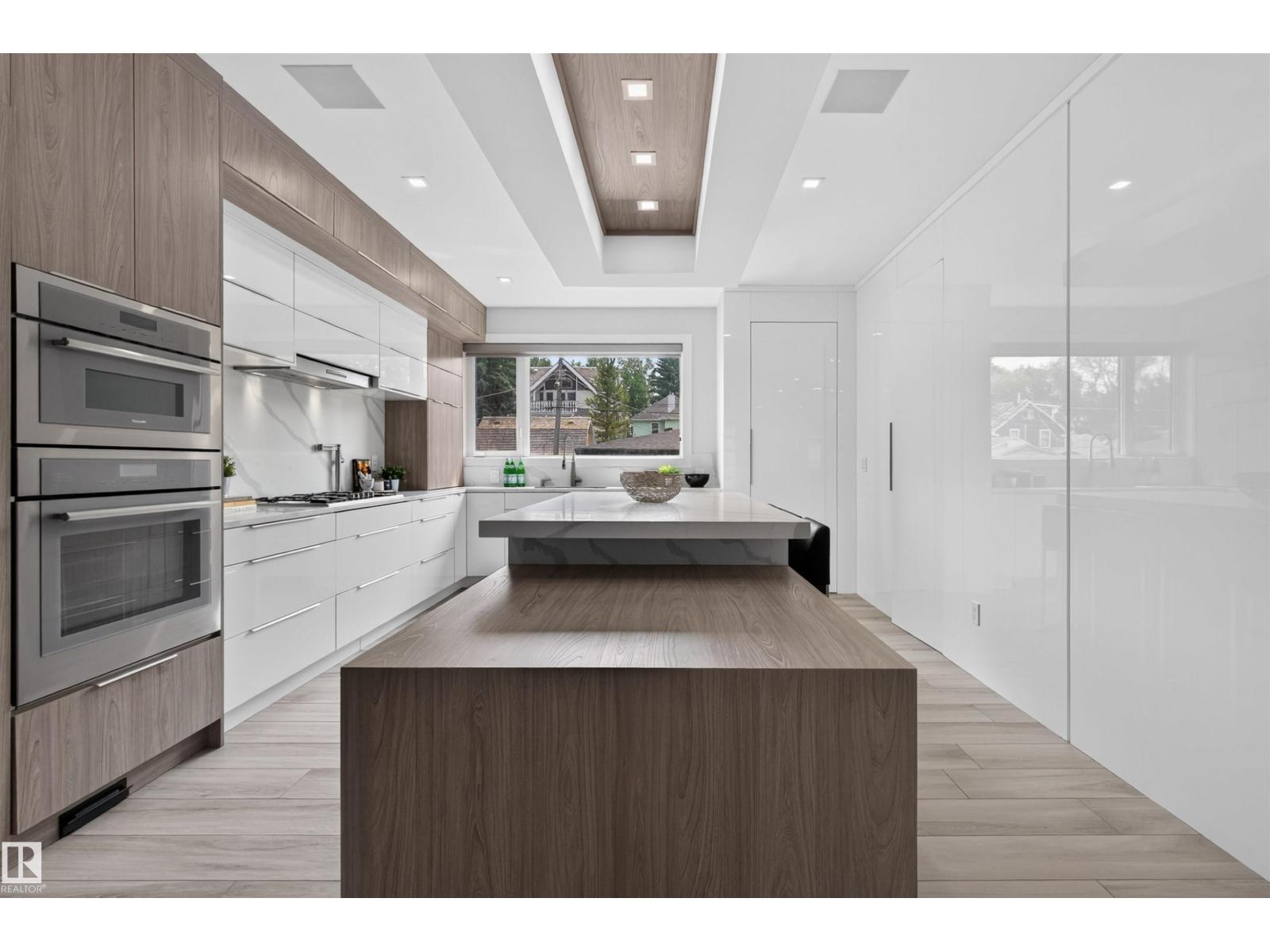9741 90 AV NW - 16
