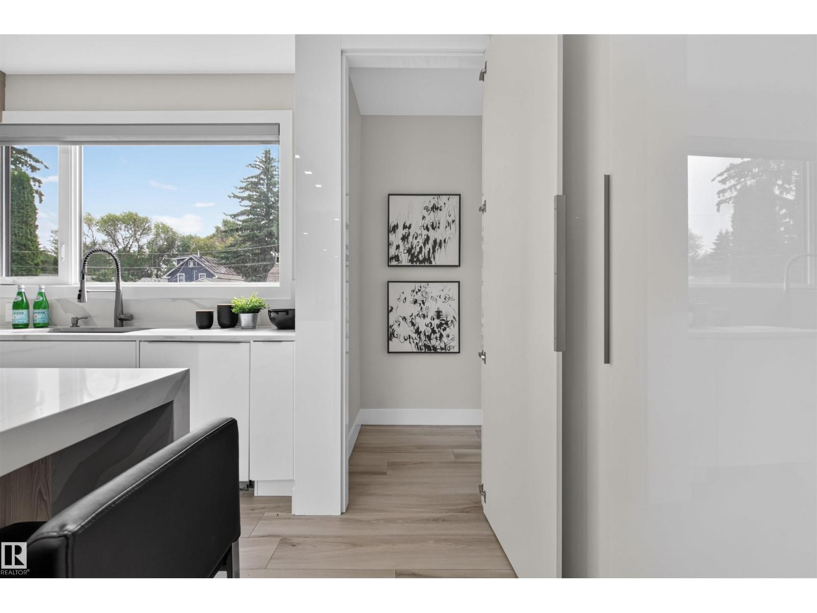 9741 90 AV NW - 17