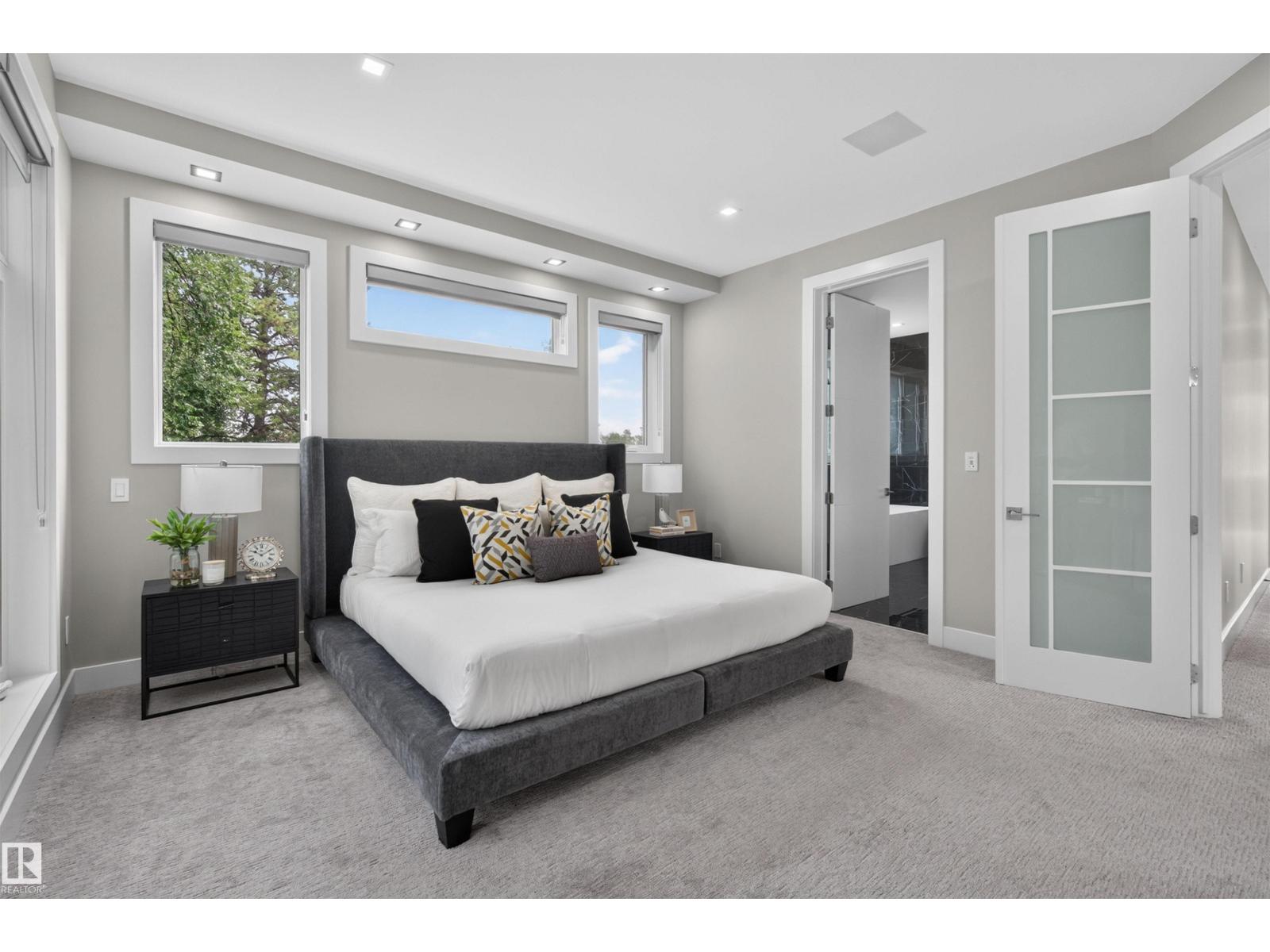 9741 90 AV NW - 24