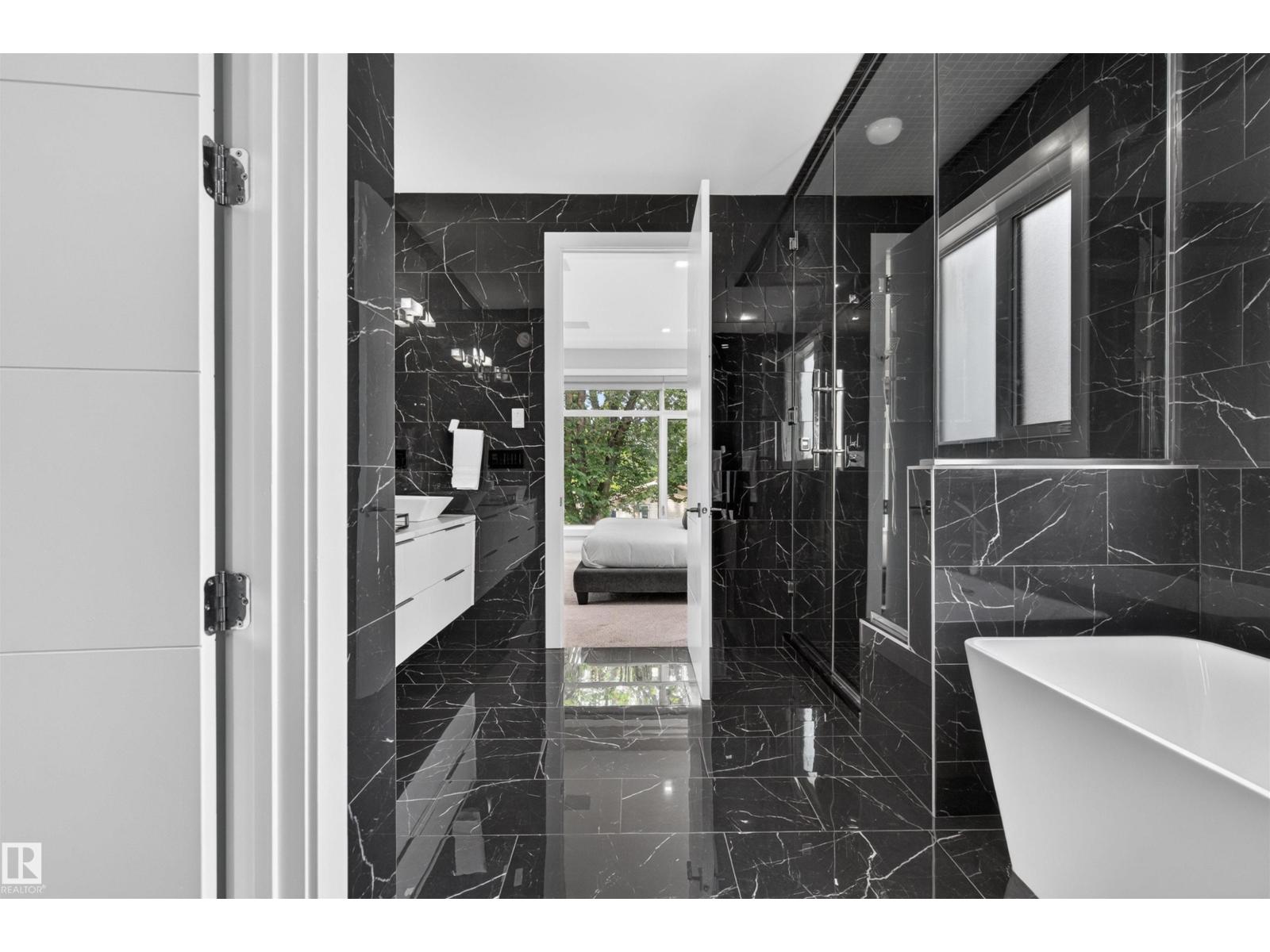 9741 90 AV NW - 28