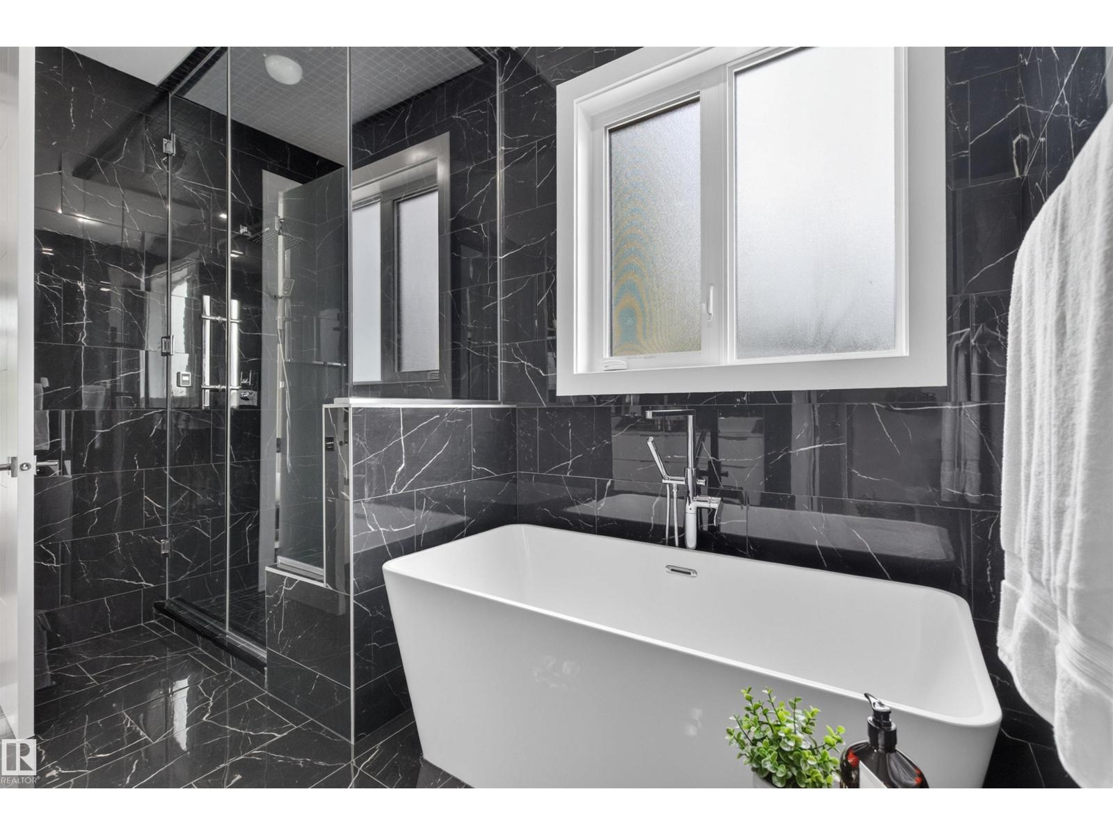 9741 90 AV NW - 29