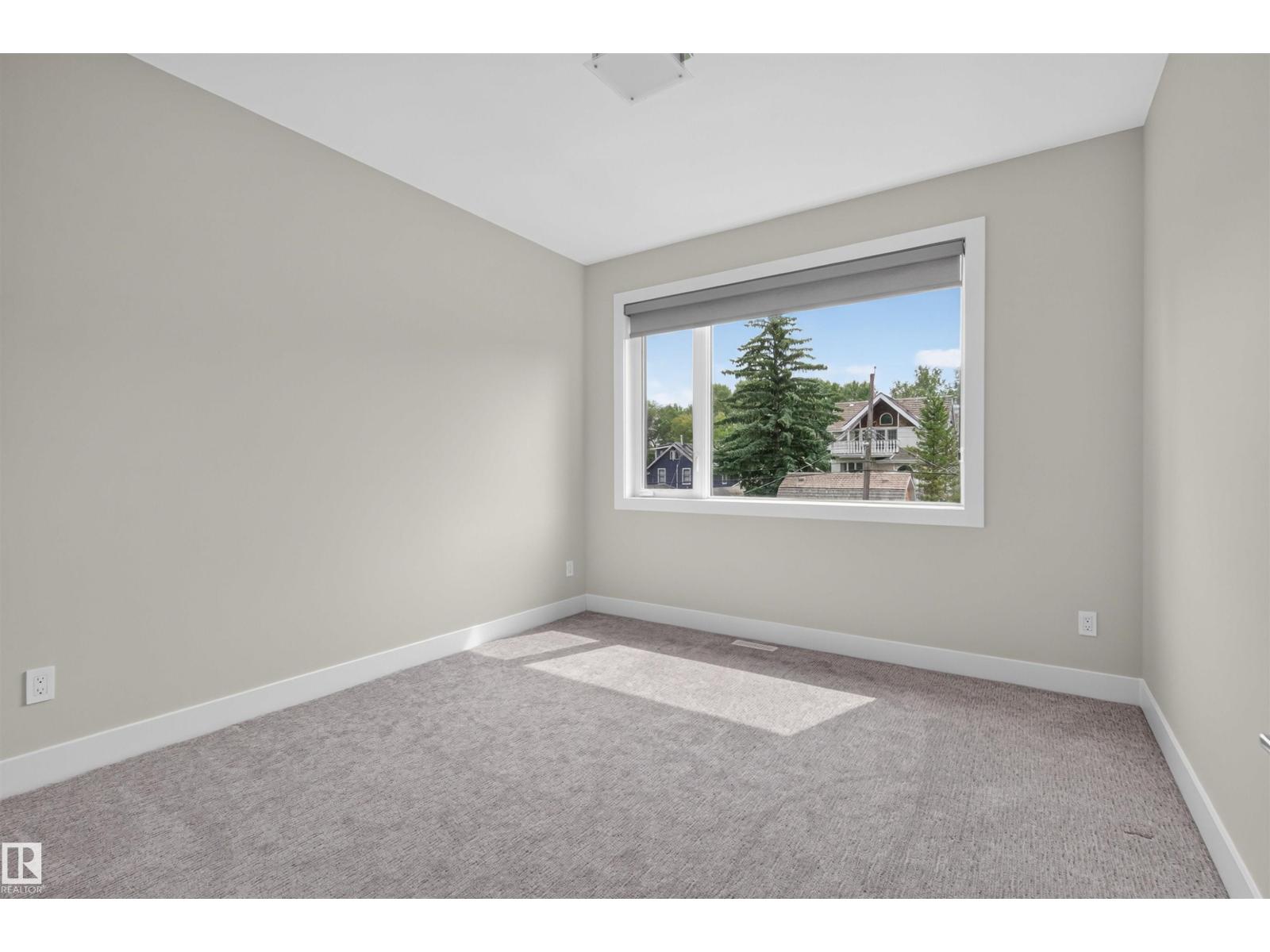 9741 90 AV NW - 34