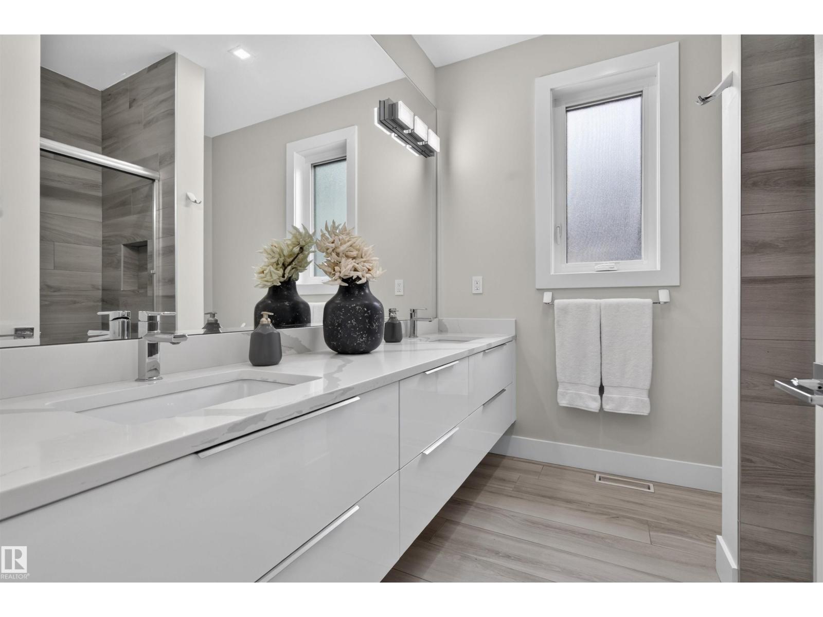 9741 90 AV NW - 38