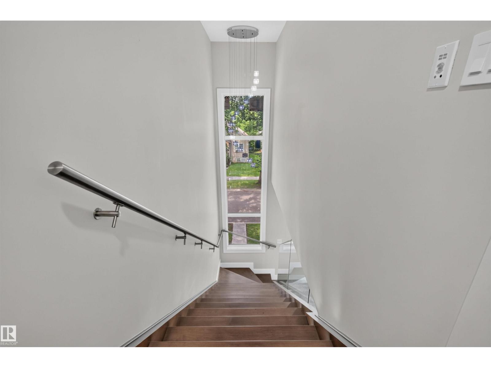 9741 90 AV NW - 45