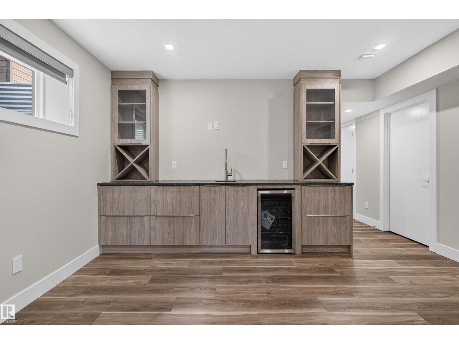 9741 90 AV NW - 49