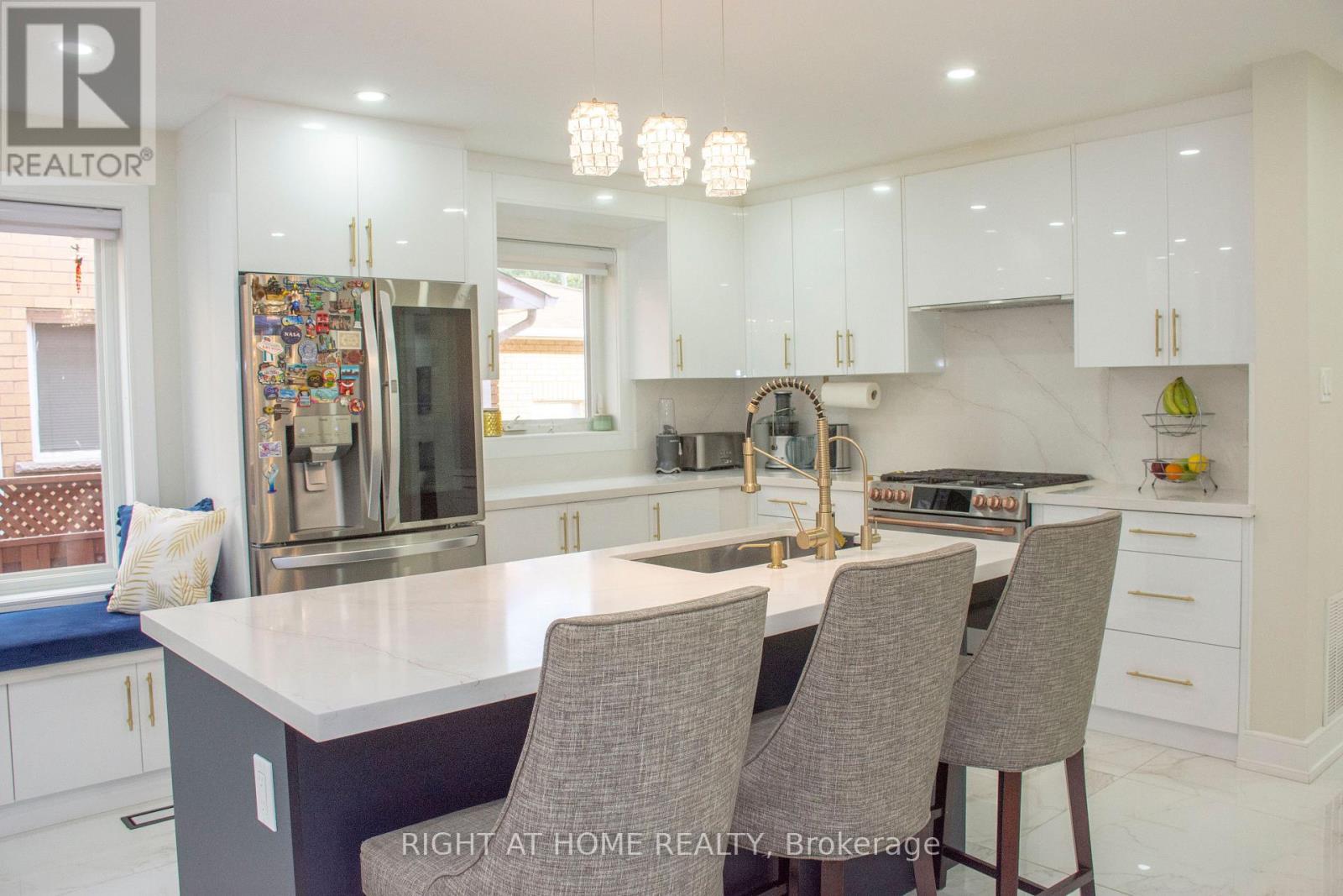 24 ARISTOTLE DRIVE E - 12