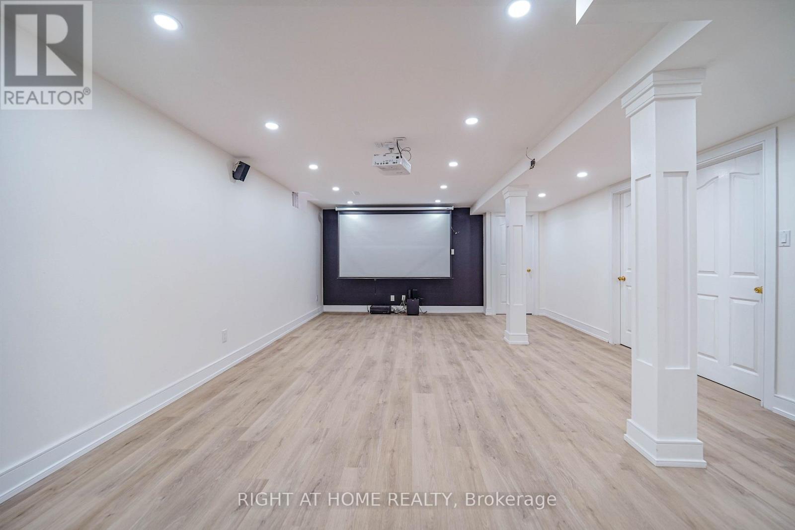 24 ARISTOTLE DRIVE E - 24