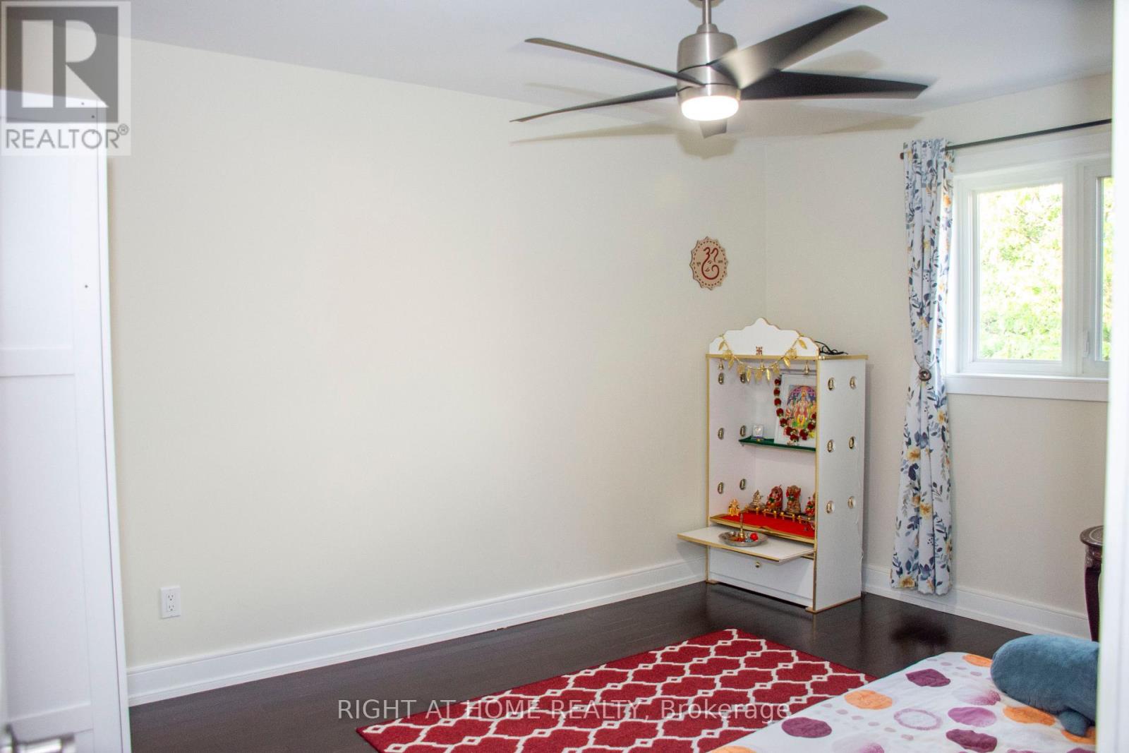 24 ARISTOTLE DRIVE E - 16