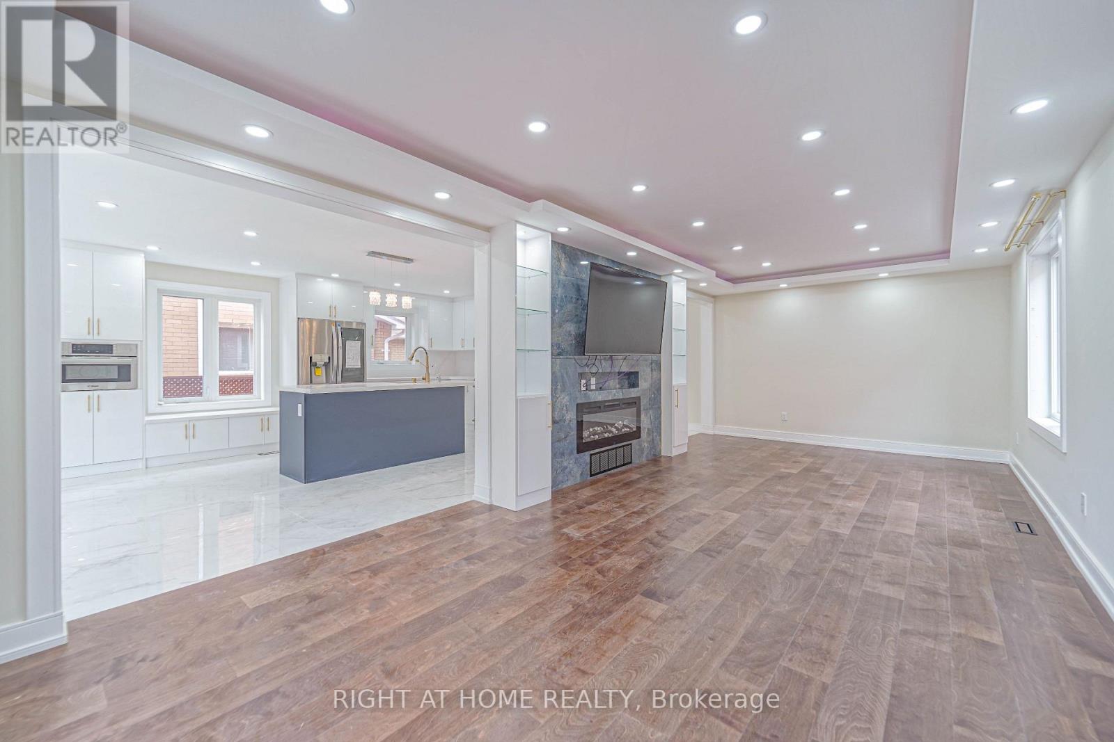 24 ARISTOTLE DRIVE E - 5