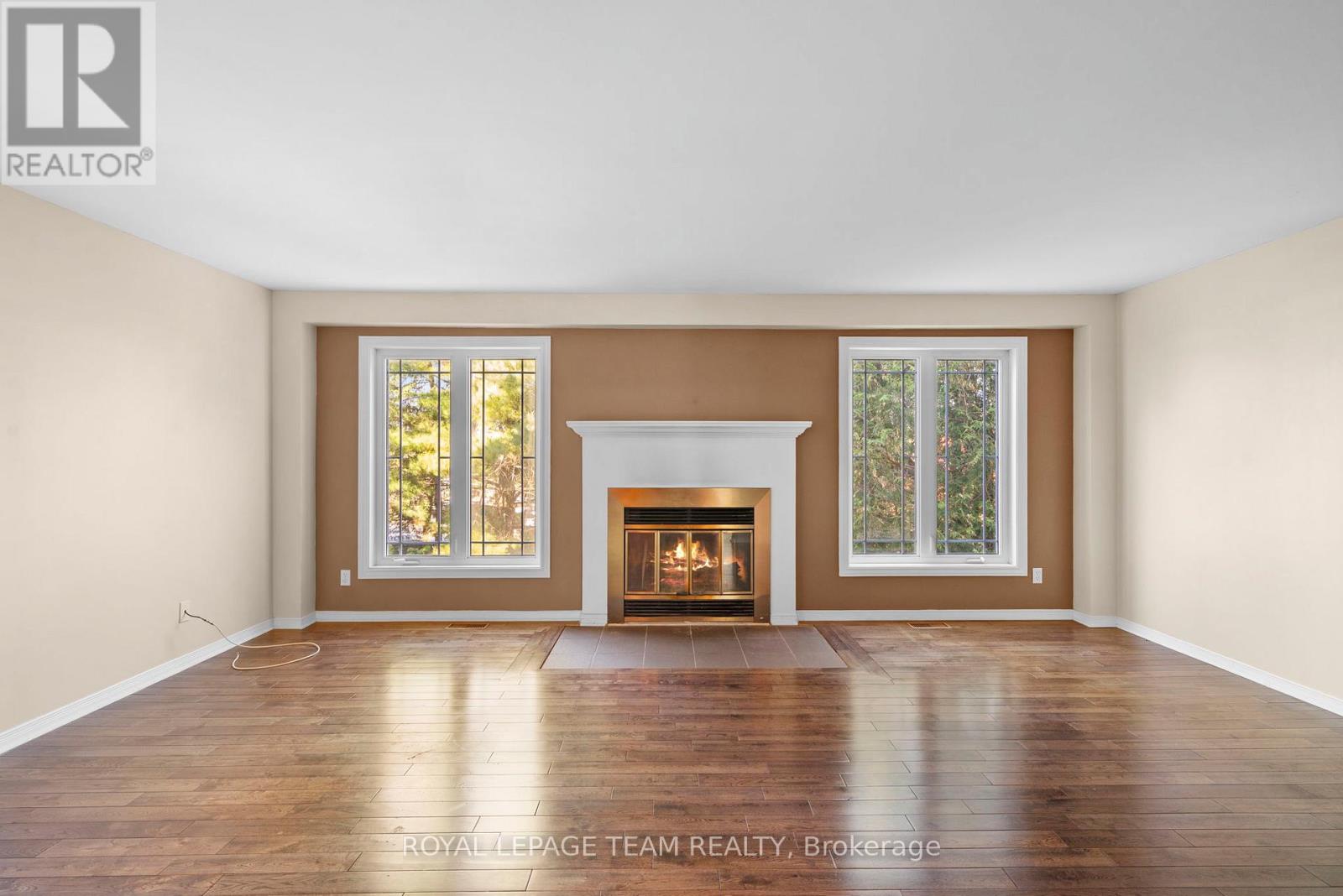 8 MANNINGTON COURT - 10
