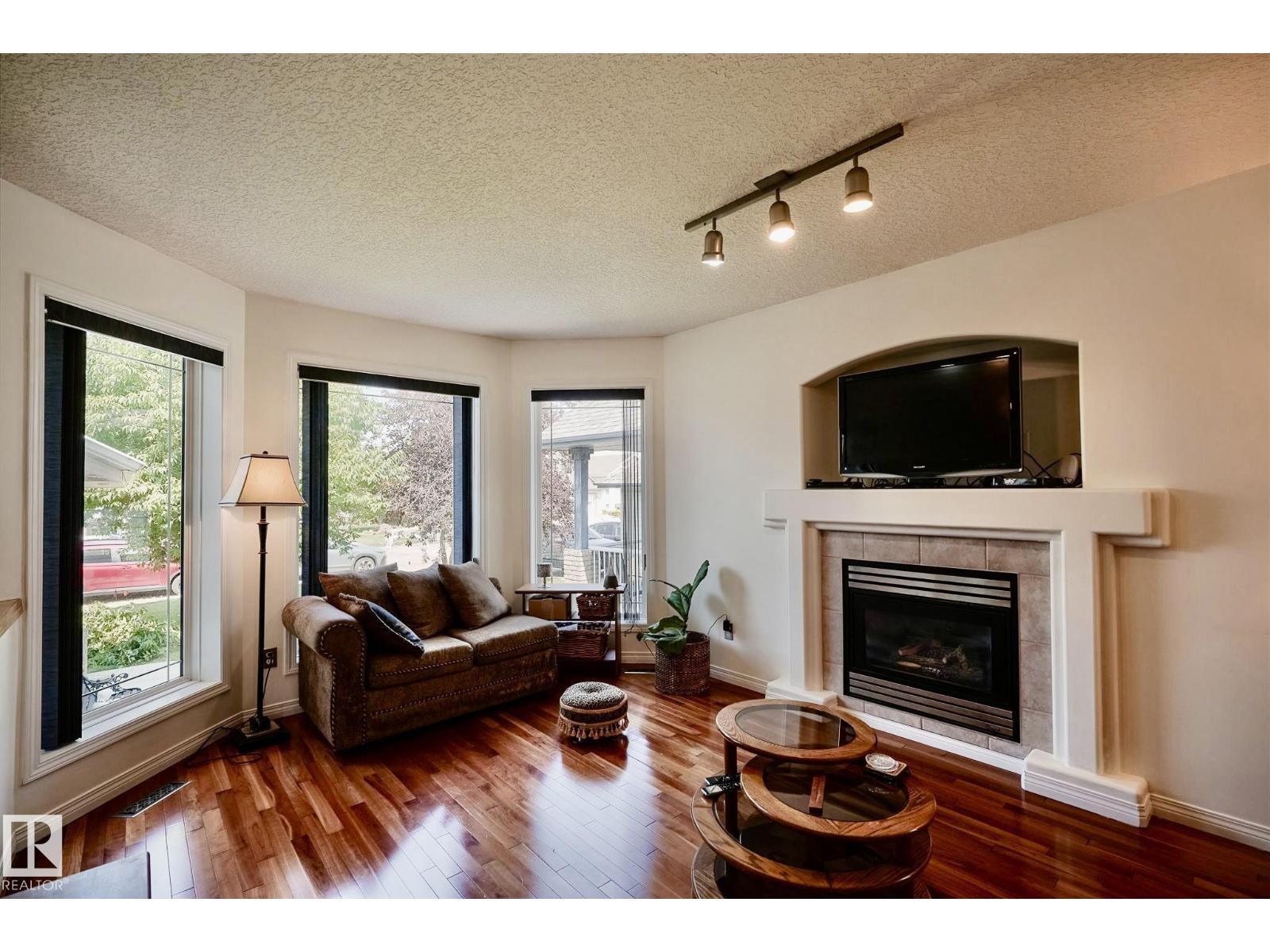 189 FORREST DR, Forrest Greens, Sherwood Park photo 2