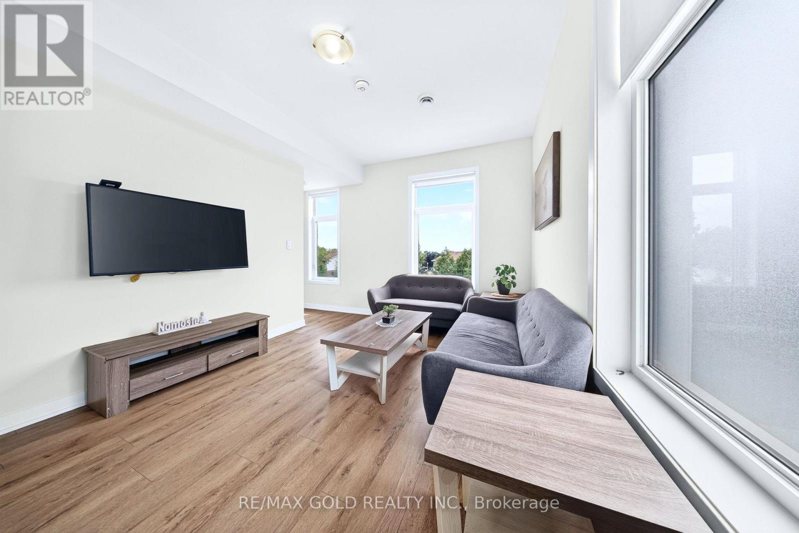 #106 1780 SIMCOE STREET N - 11