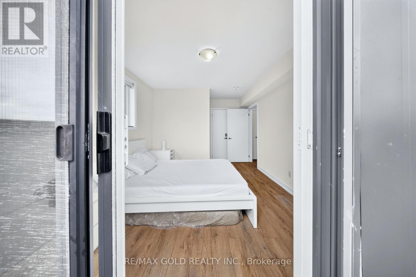 #106 1780 SIMCOE STREET N - 26