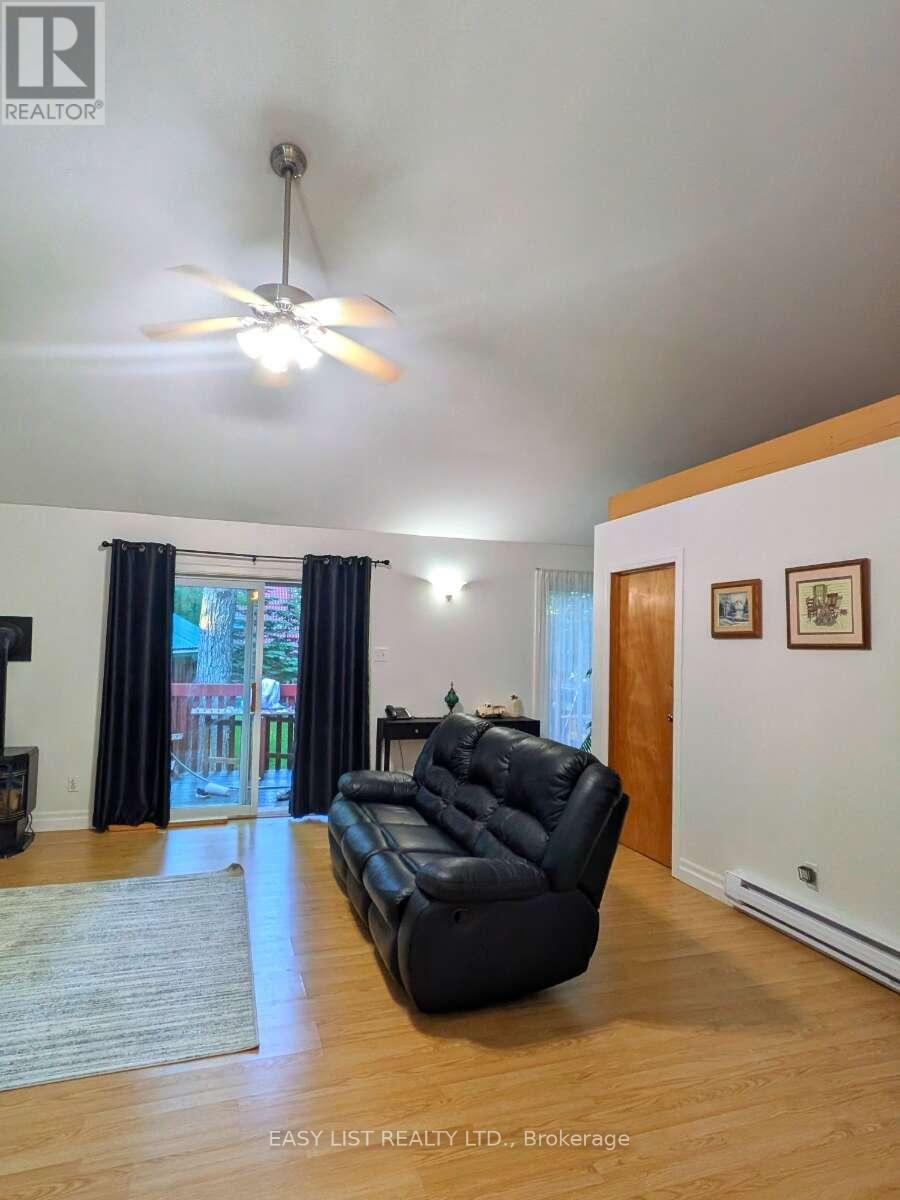 2135 CHAMPLAIN ROAD - 15