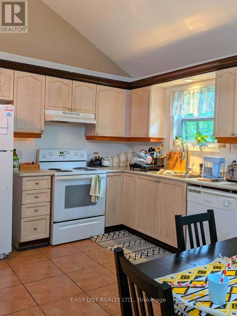 2135 CHAMPLAIN ROAD - 16