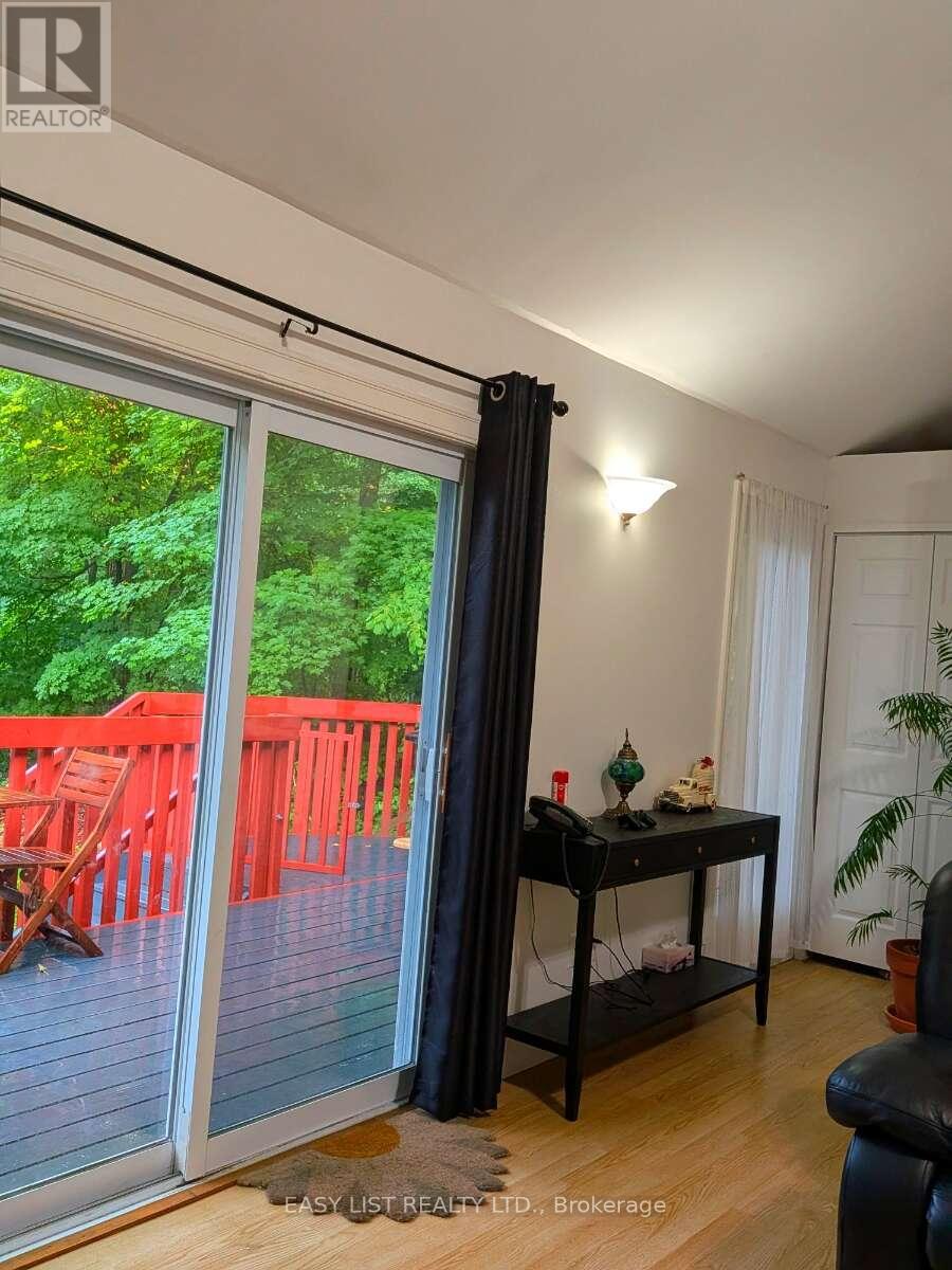 2135 CHAMPLAIN ROAD - 21