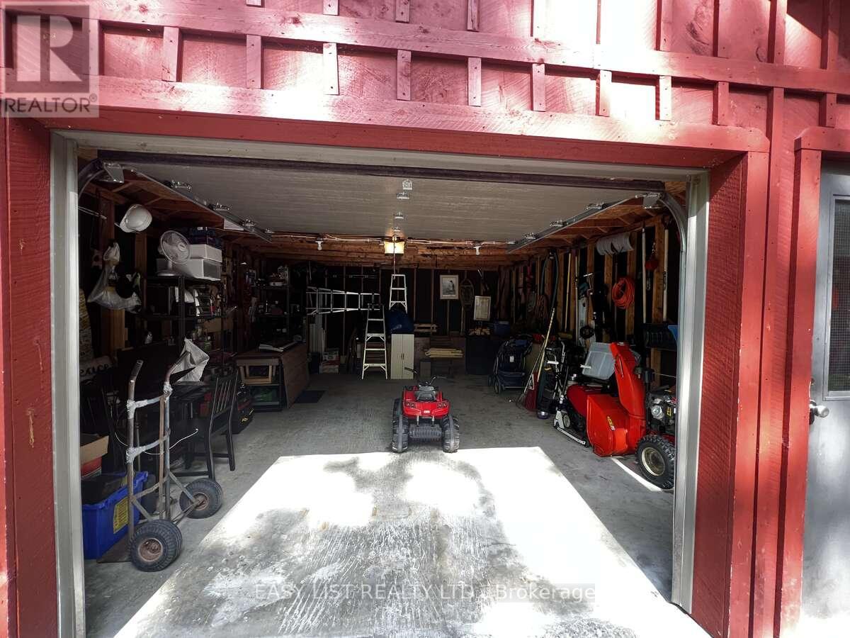 2135 CHAMPLAIN ROAD - 26
