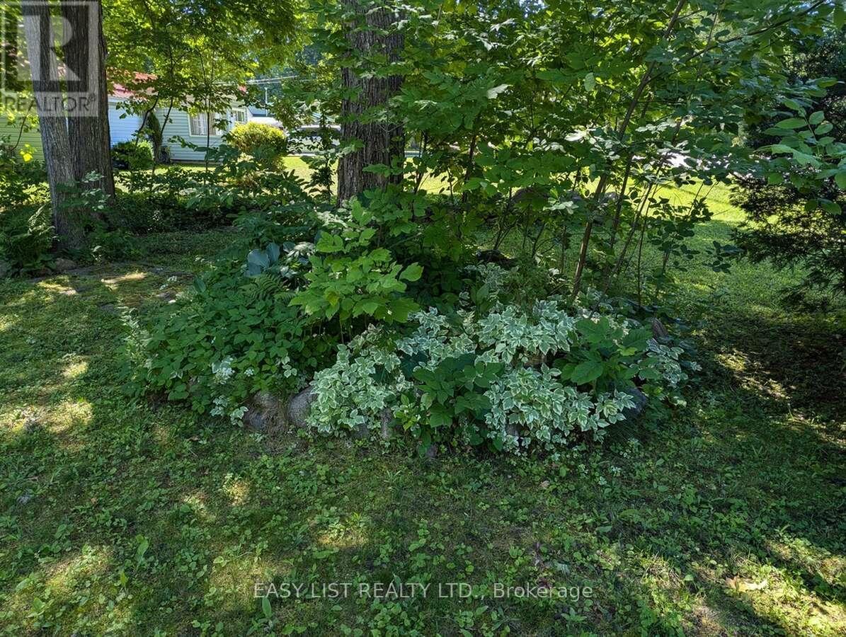 2135 CHAMPLAIN ROAD - 4
