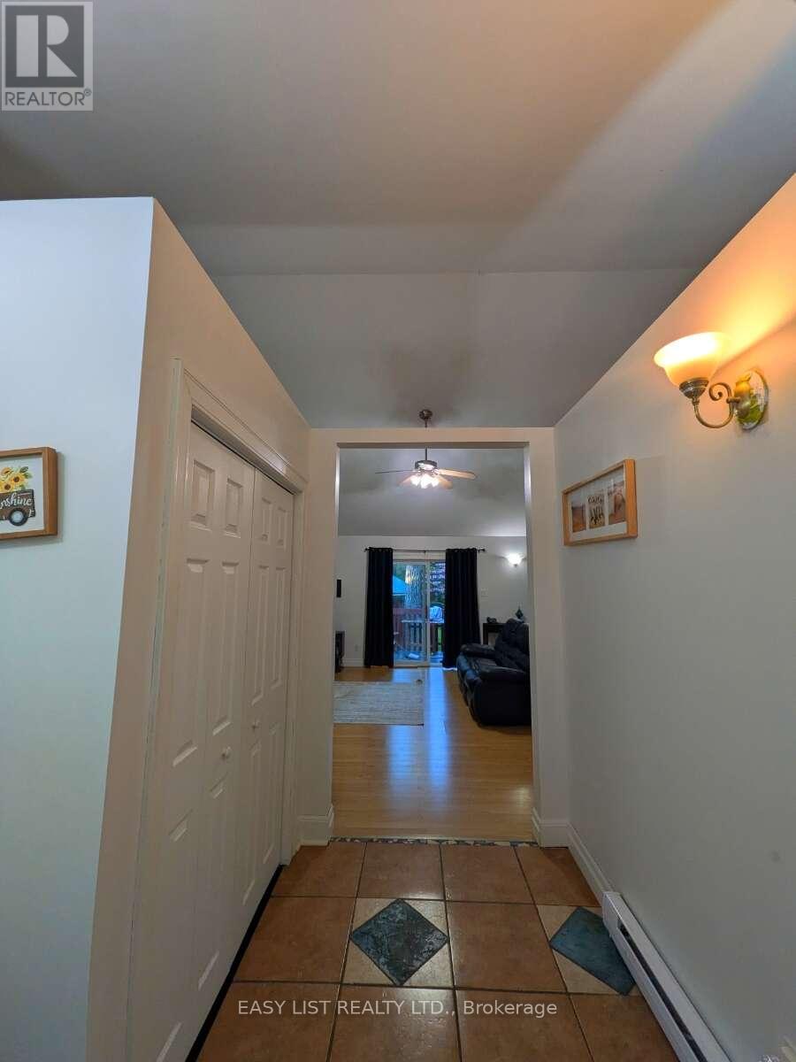 2135 CHAMPLAIN ROAD - 5
